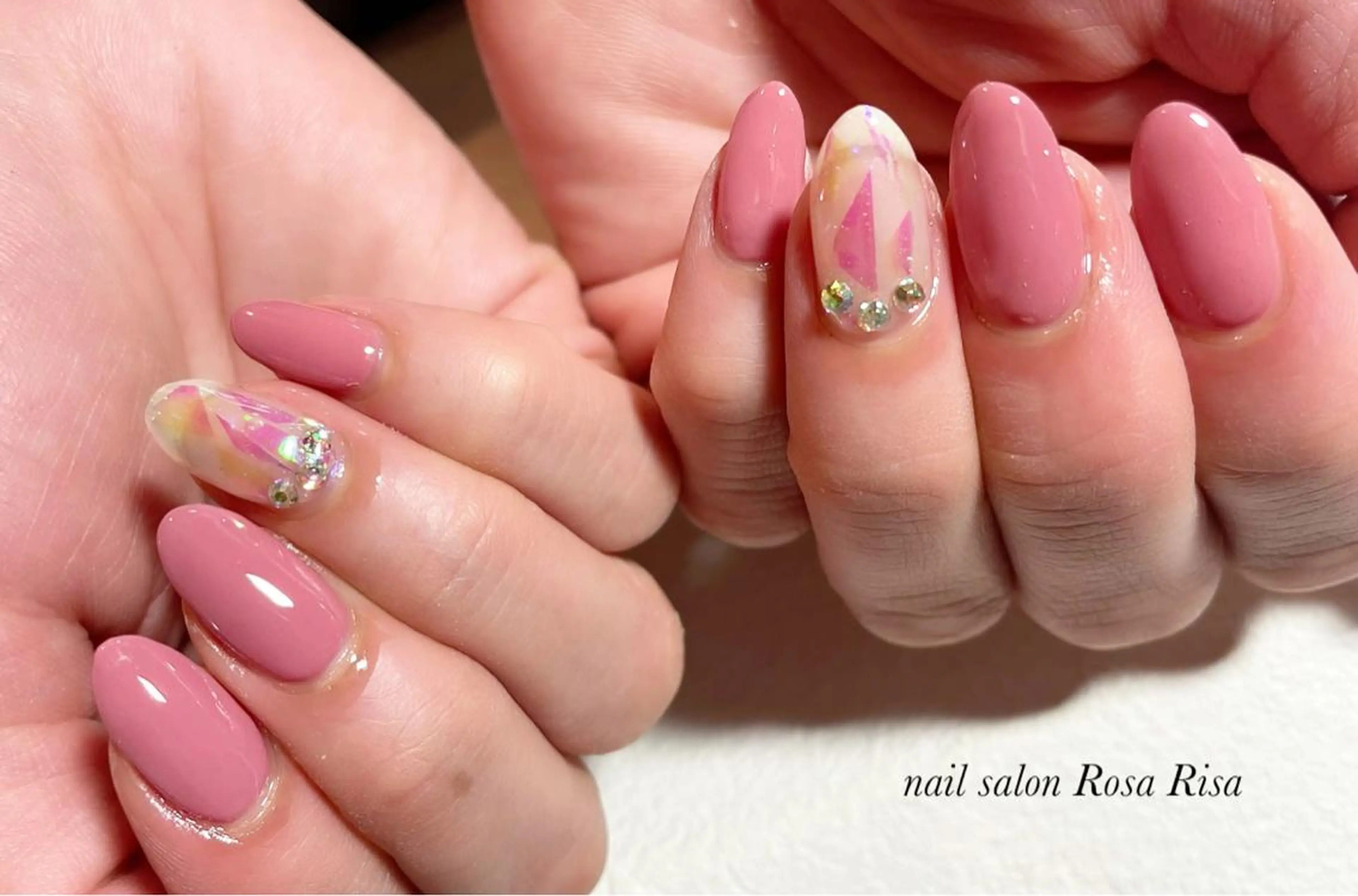 ミディアム ネイル ピンク ネイルスタジオ シェイクユアハンズのネイルデザイン