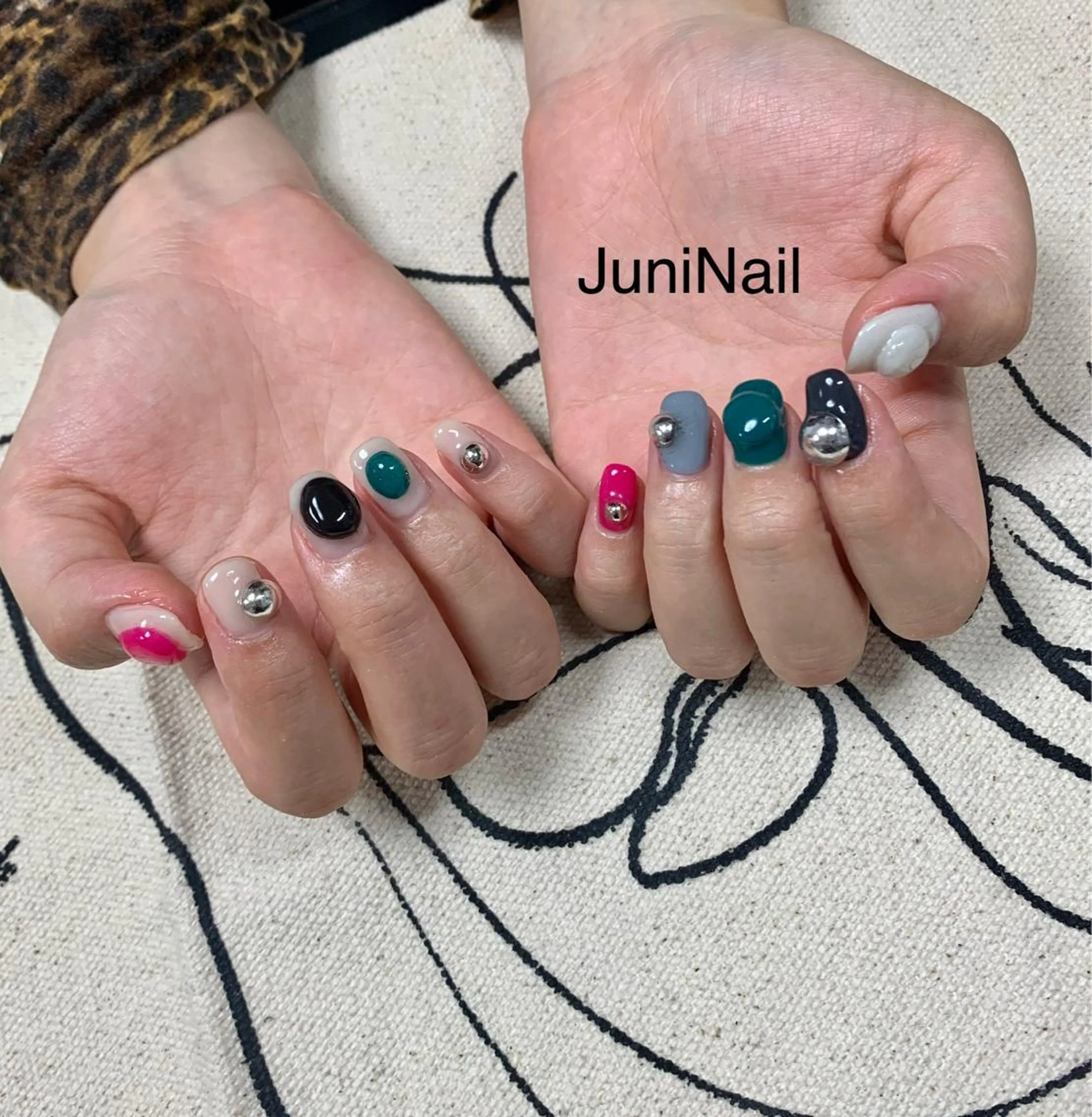 ネイル オーロラネイル クリアネイル 成人式 フラッシュネイル 氷ネイル・うるうるネイル ハンドネイル JuniNail 주니네일🇰🇷suのネイルデザイン