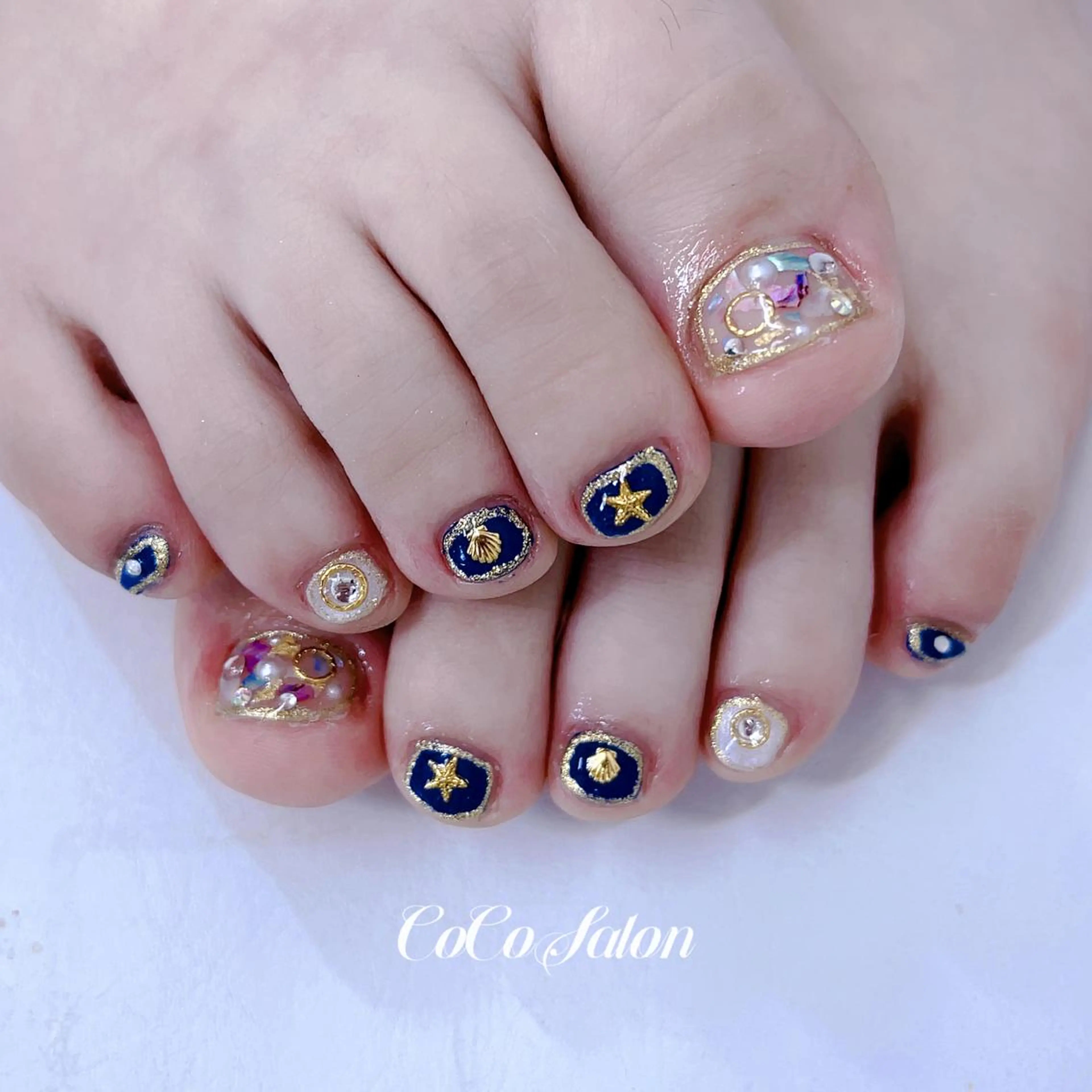 ネイル 長さ出し フットネイル ジェルネイル キラキラネイル 韓国ネイル フットネイル CoCoSalon ネイル/まつ毛予約のネイルデザイン