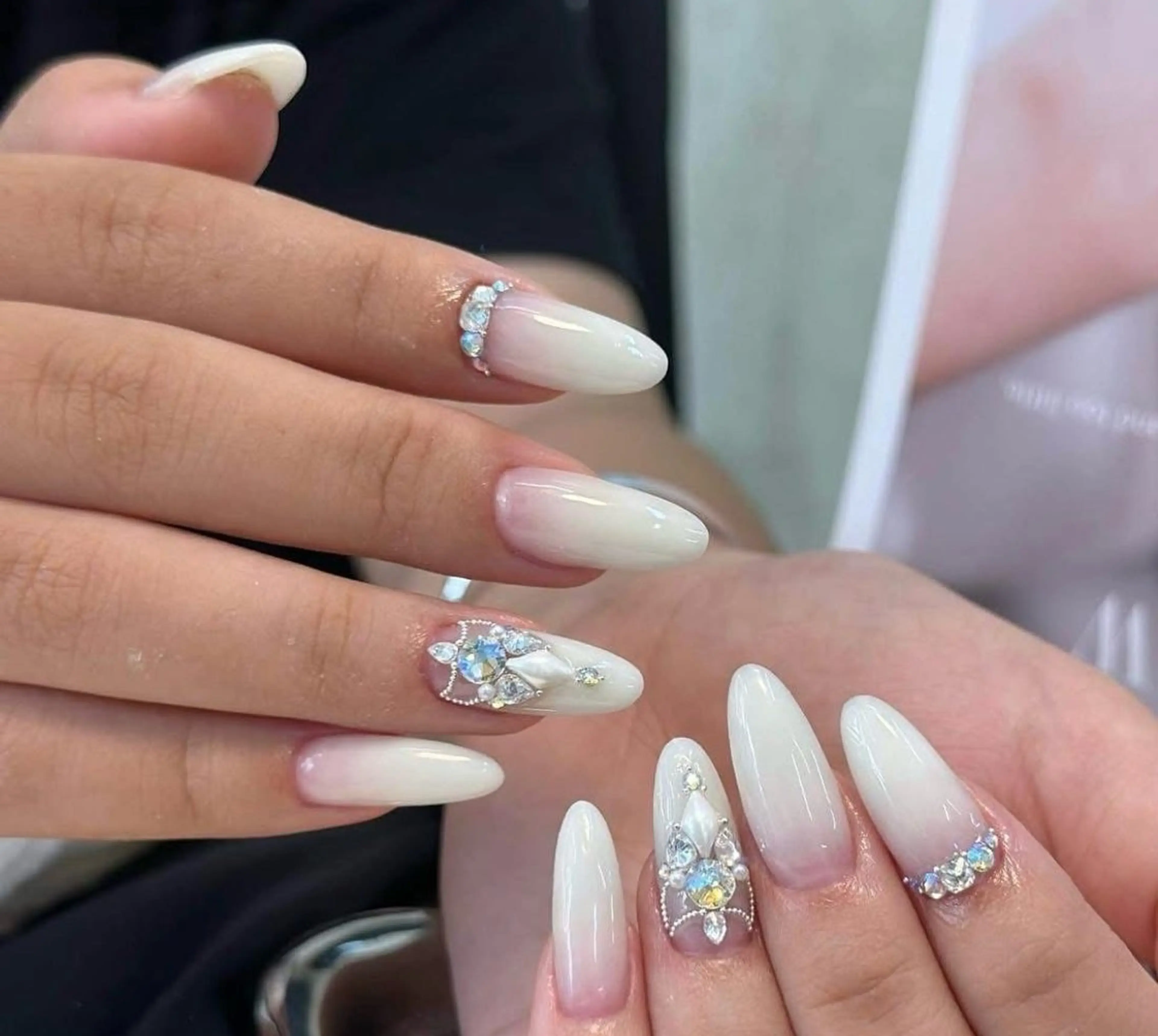 ネイル ストーンネイル ハンドネイル Minette nailHuongのネイルデザイン