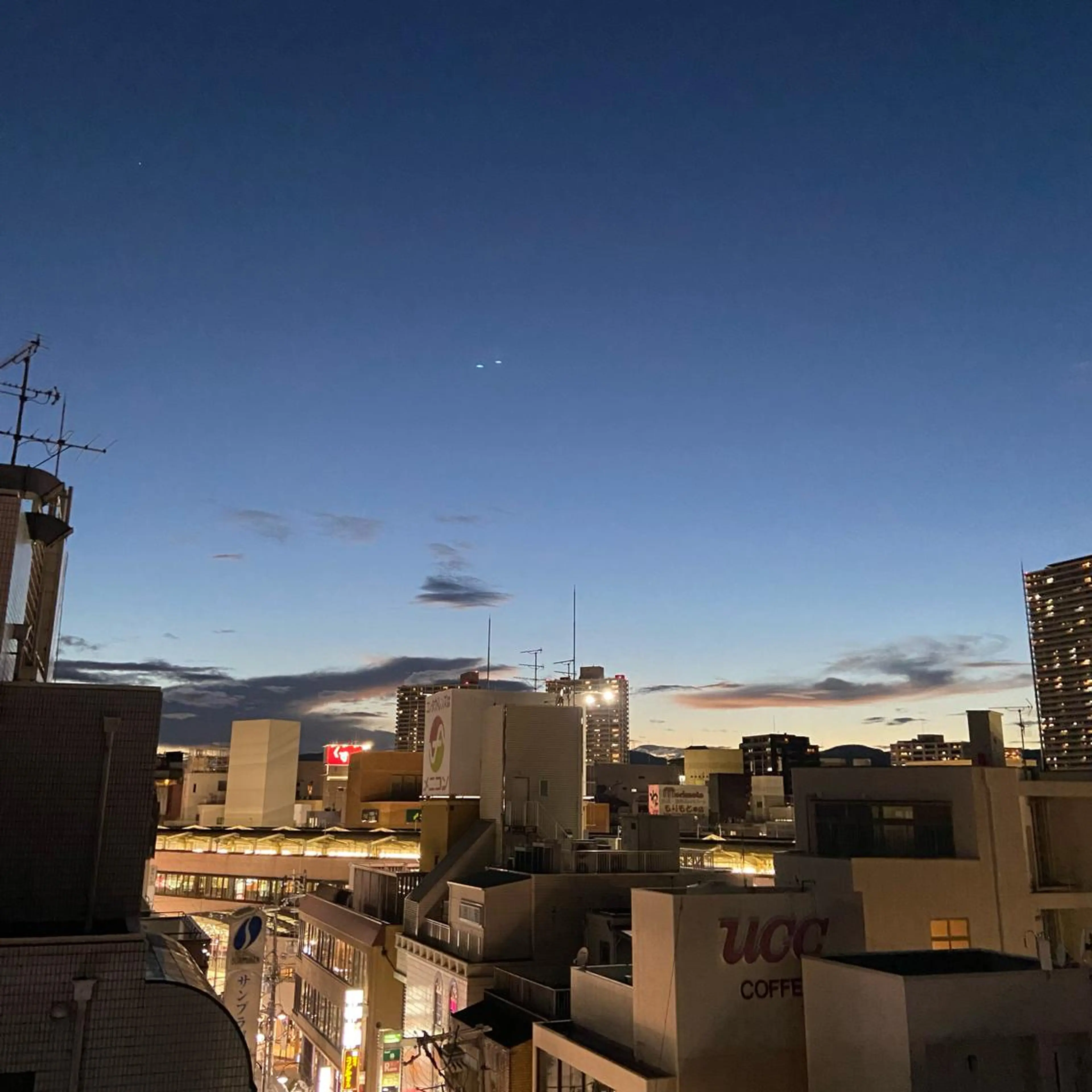 TIDEHAIR SHIHOのヘアスタイル