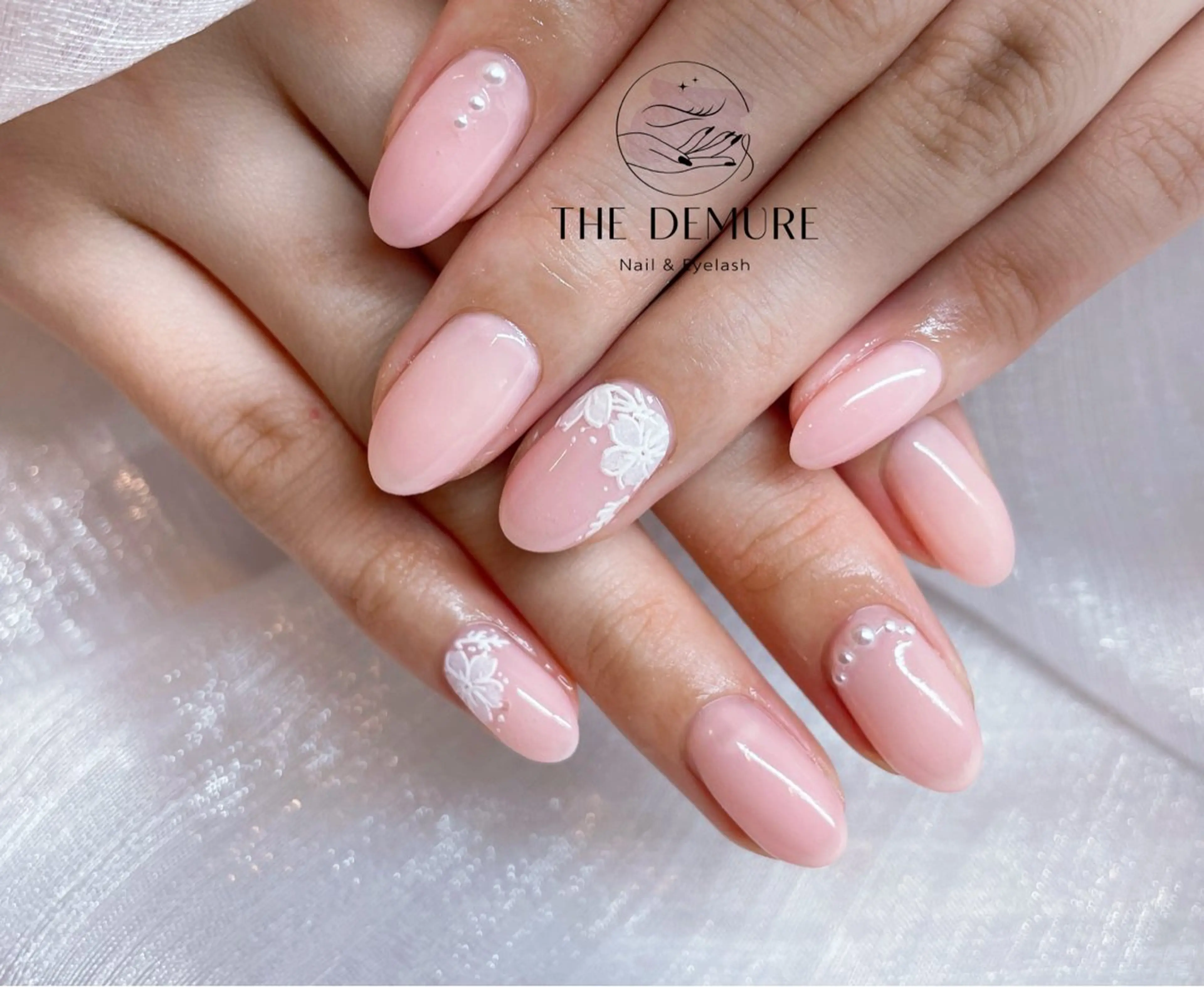 ネイル アートネイル キラキラネイル 韓国ネイル 水色 ロングネイル ハンドネイル ハンドケア NailDemure 【銀座店】のネイルデザイン