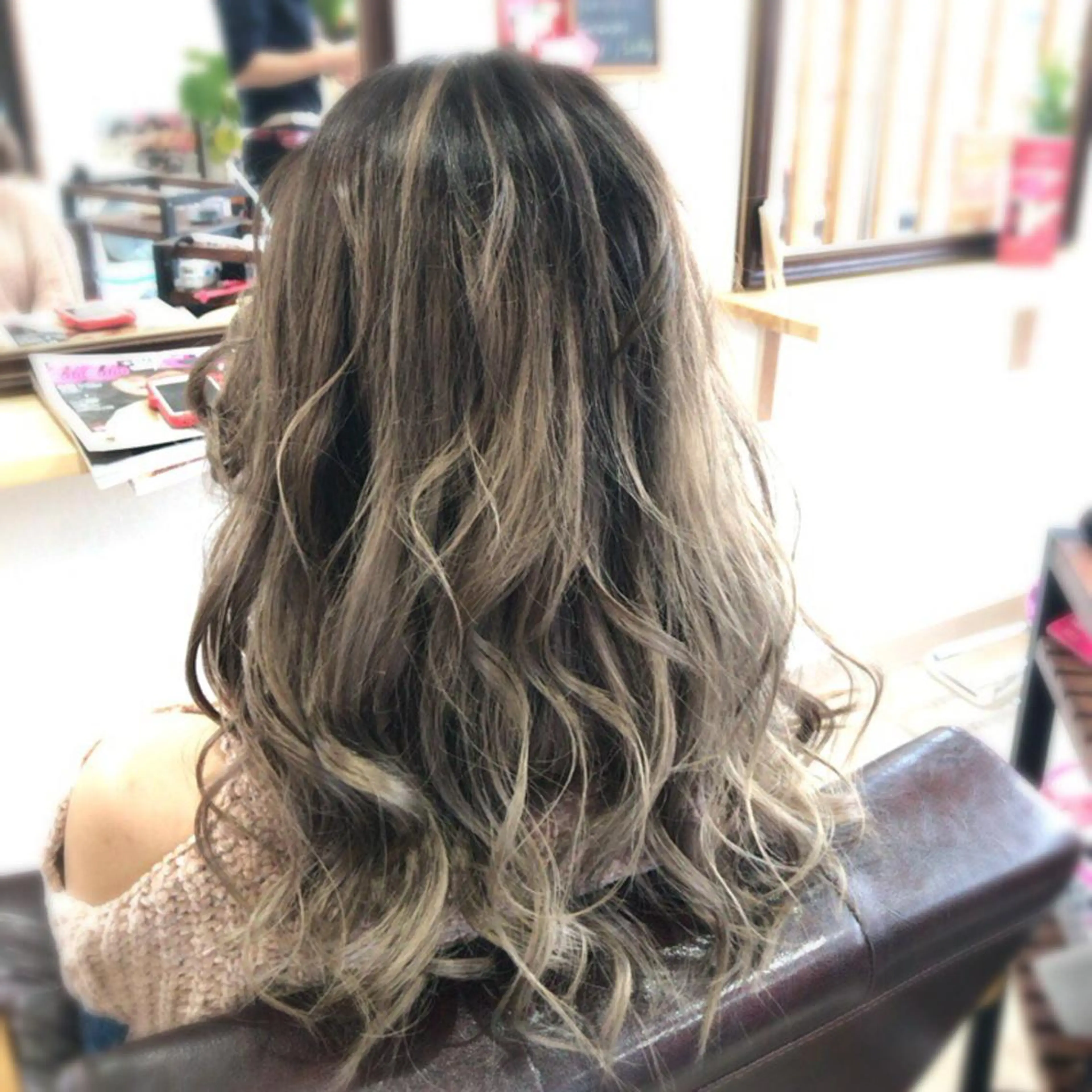 ロング naomi (夜間営業受付中★)のヘアスタイル