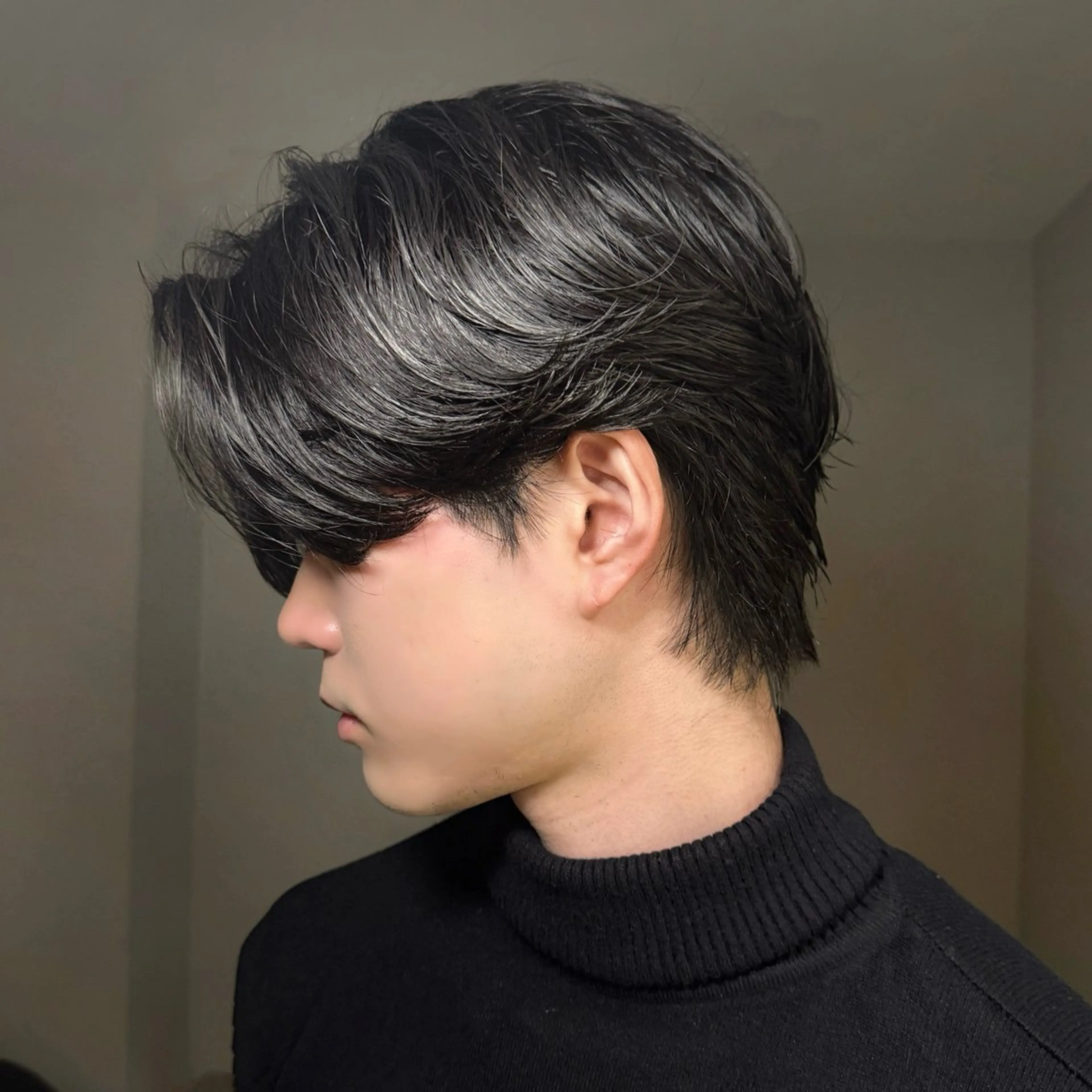 メンズ センターパート ダウンパーマ フェザーパーマ メンズ韓国風 マッシュ カット パーマ センターパート特化/ メンズカット/ヒロキのヘアスタイル