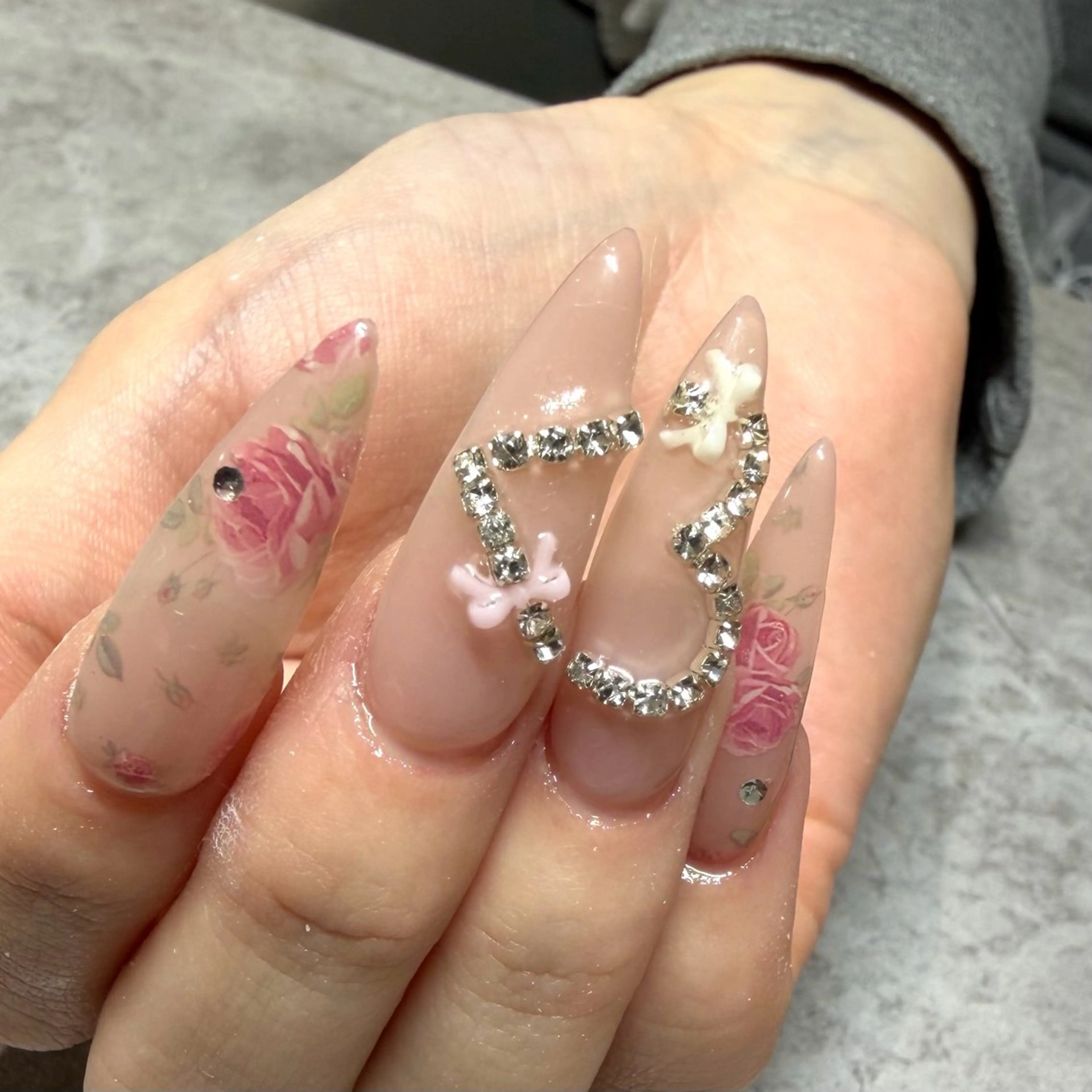 ネイル アートネイル スカルプネイル ネイルチップ ハンドネイル IROHA NAIL 横山佳那のネイルデザイン