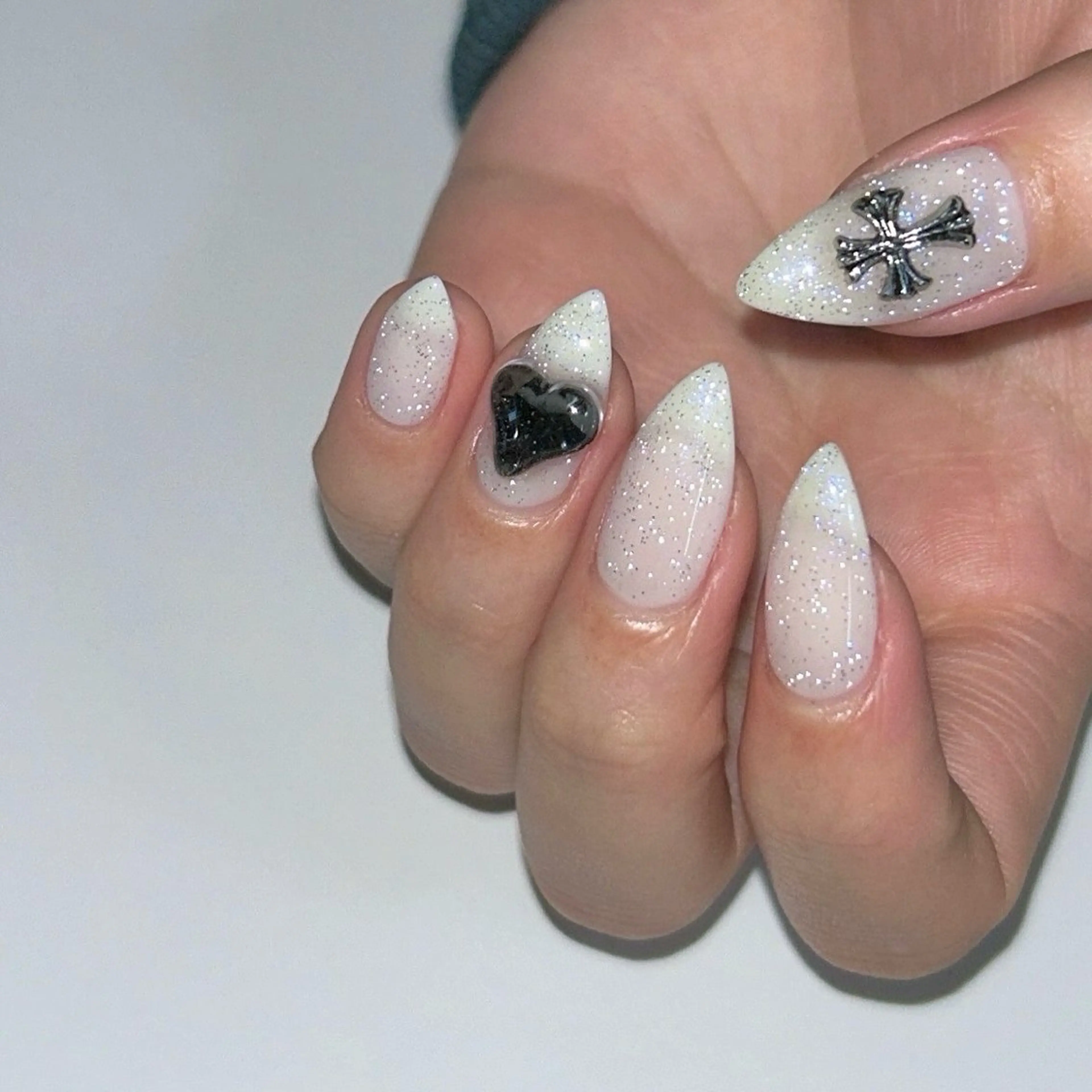 ネイル ホワイト lcoco nailのネイルデザイン