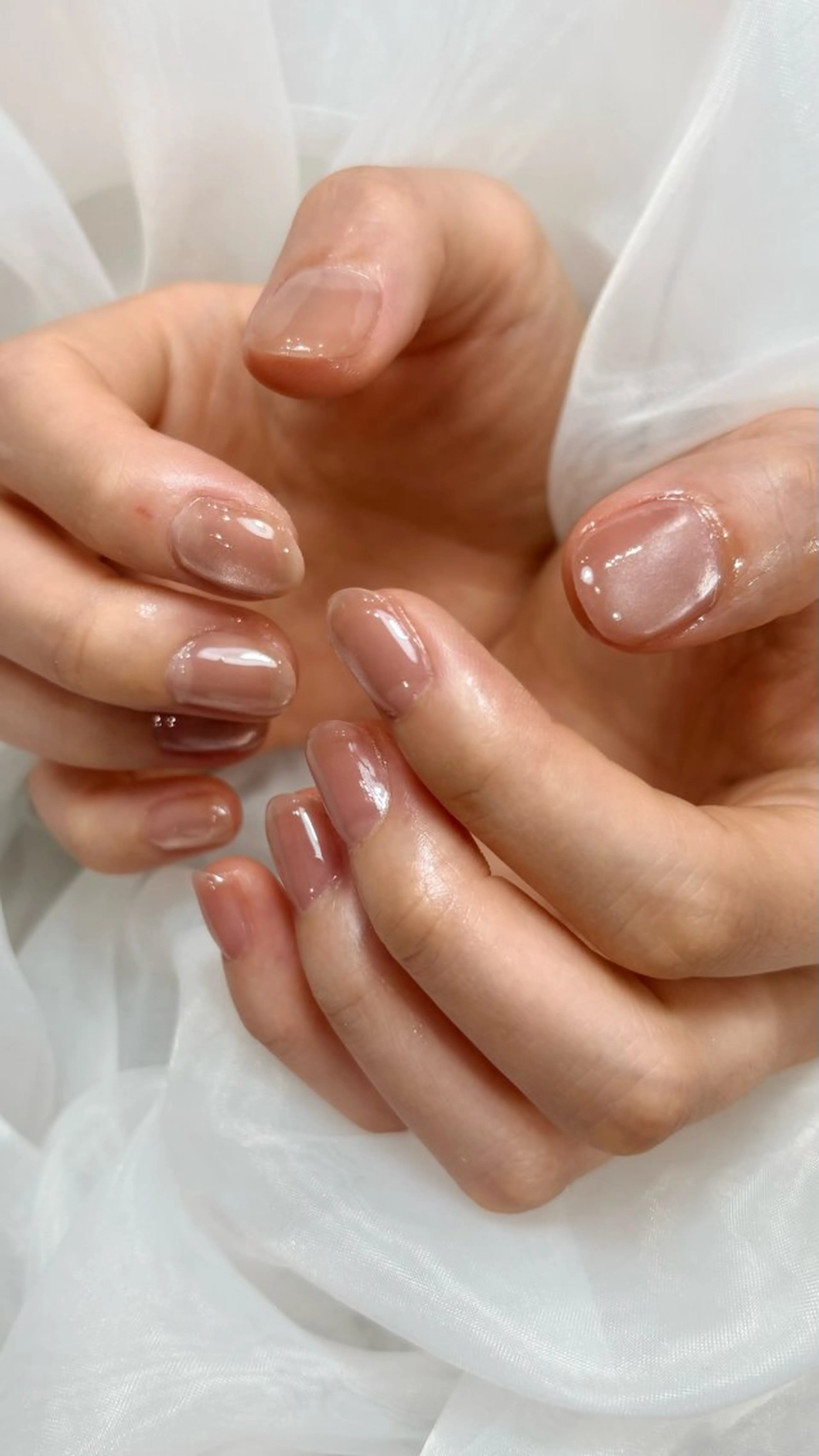 ミディアム イレジスティブル ネイルズのネイルデザイン