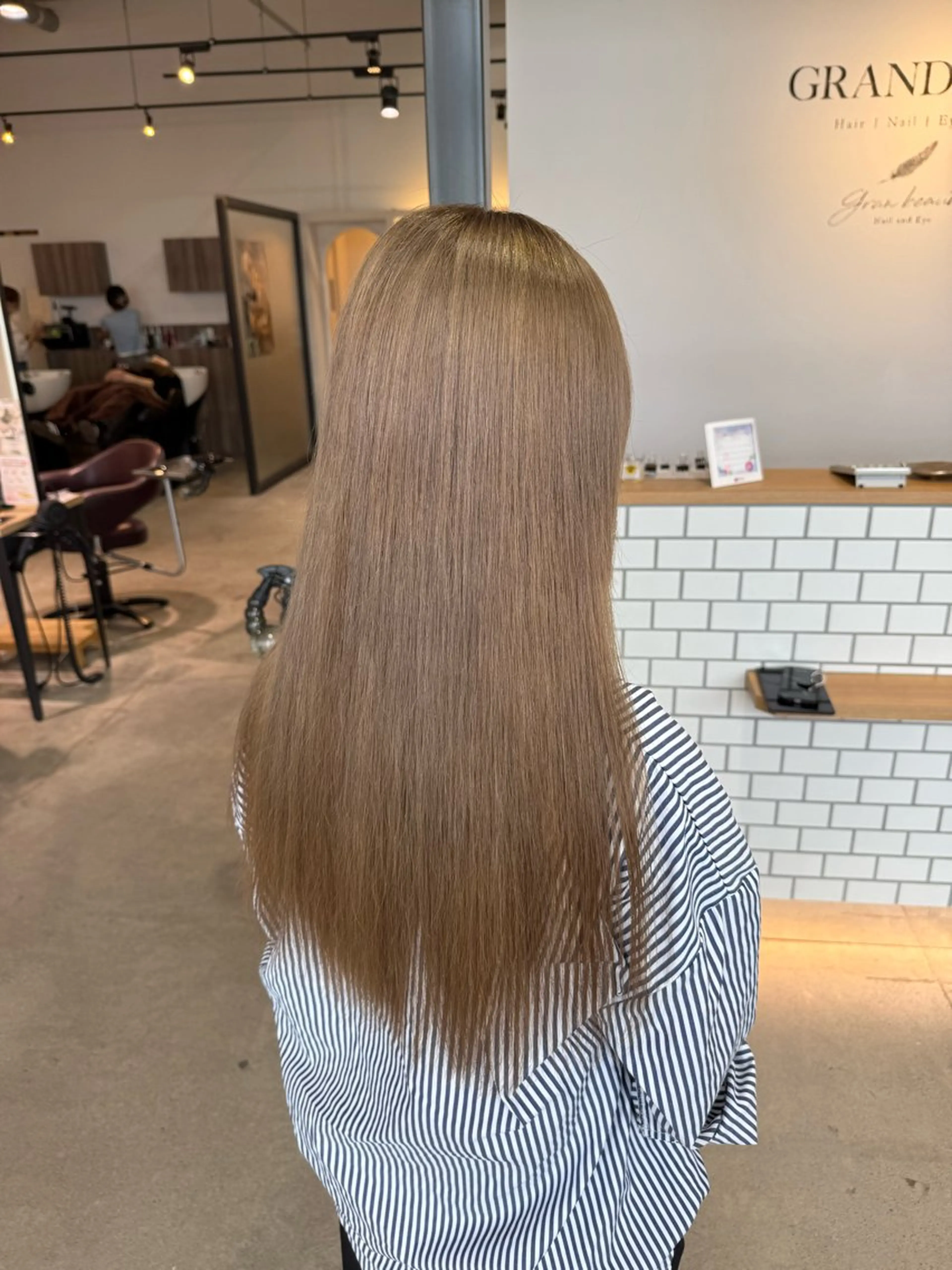 ロング カラー ベージュカラー ブリーチ ブラウンカラー ケアブリーチ ハイトーンカラー 片山 実莉のヘアスタイル