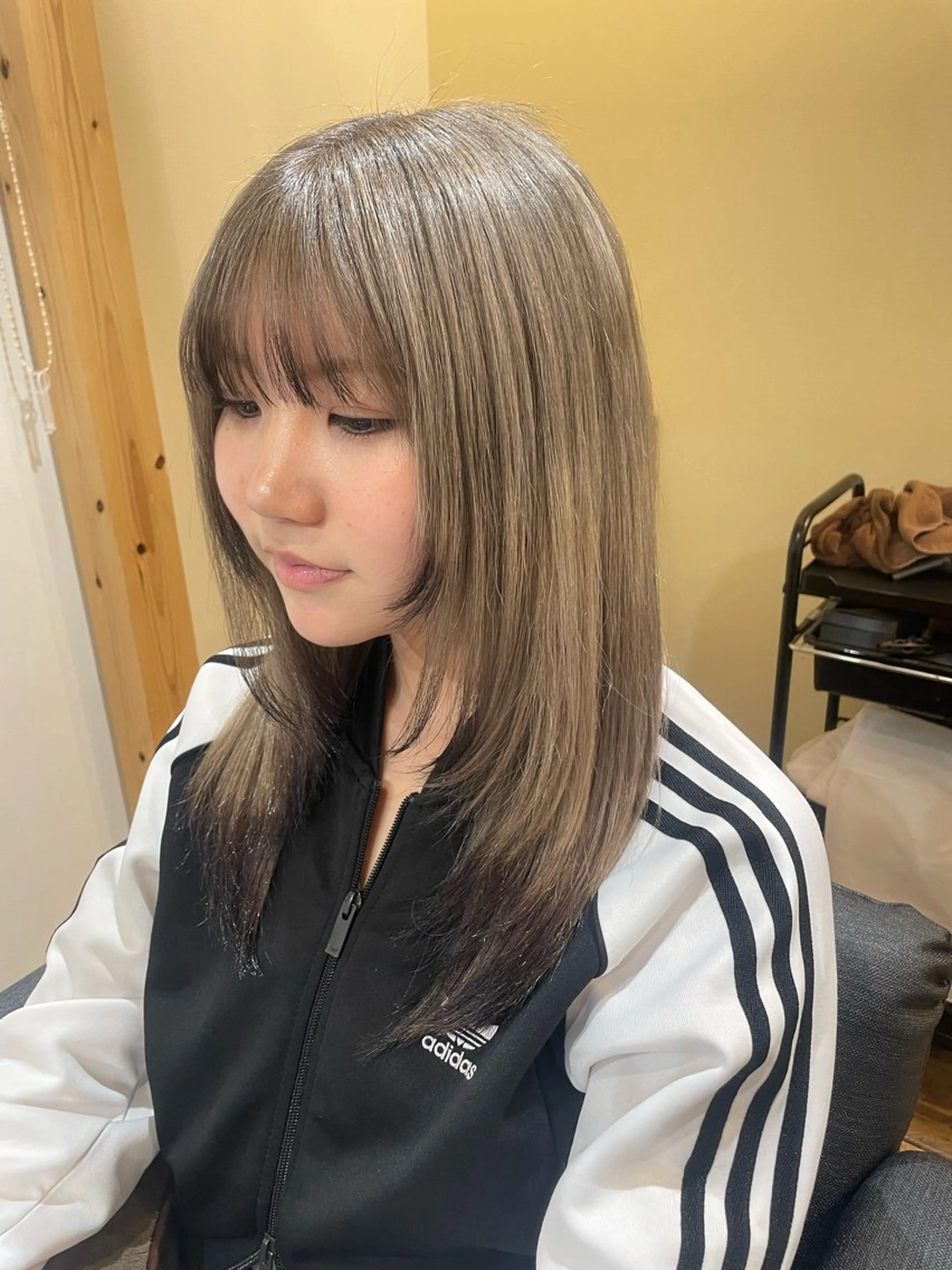 セミロング カット ヘアカラー トリートメント 山口里莉 /パーマモデル募集のヘアスタイル