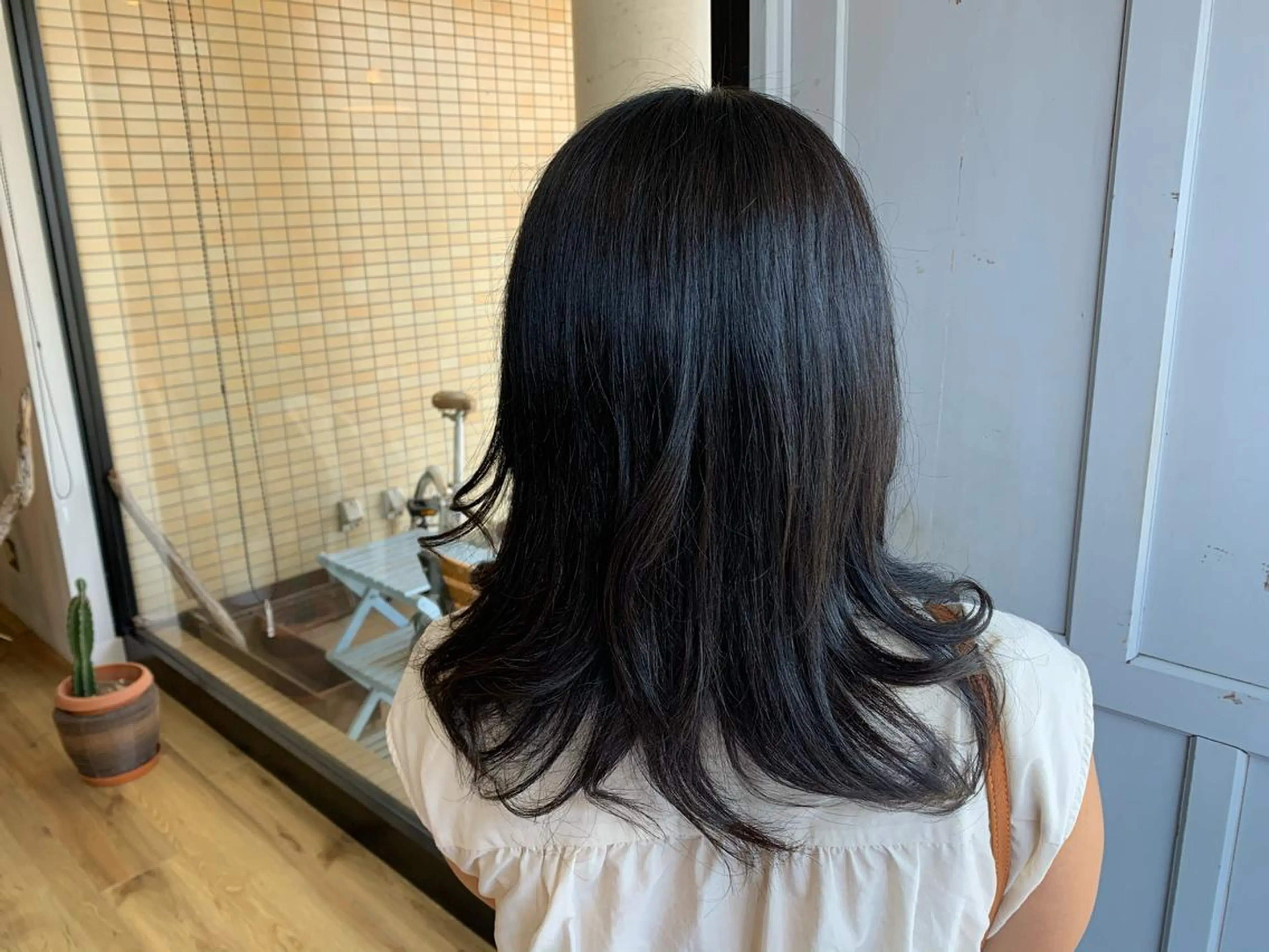 ロング カラー 黒髪 ブルーカラー ブルーブラック ヘアカラー トリートメント ツキダテ ユイのヘアスタイル