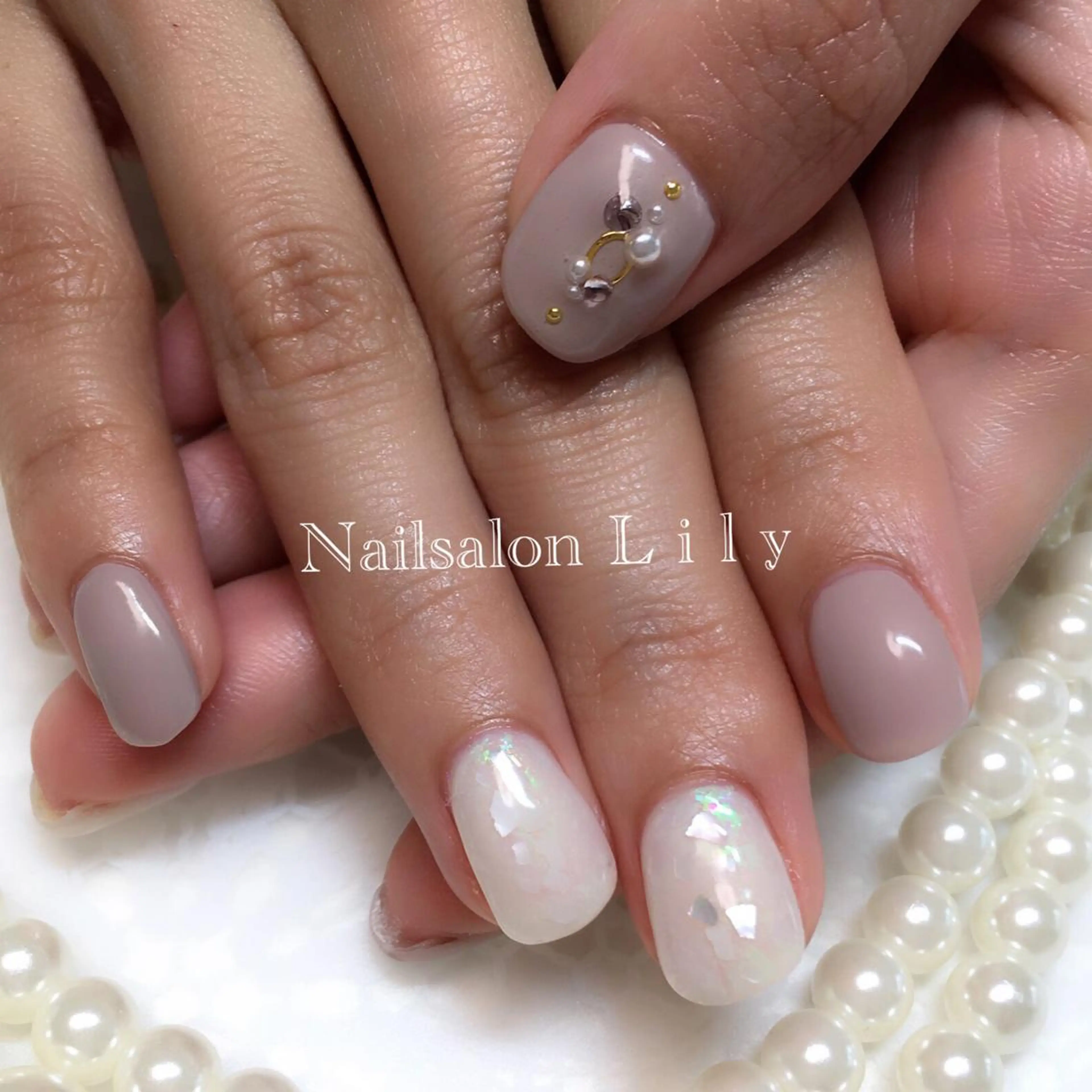 ネイル オーロラネイル キラキラネイル ミラーネイル Lily*nail 🌻Mii🌻のネイルデザイン