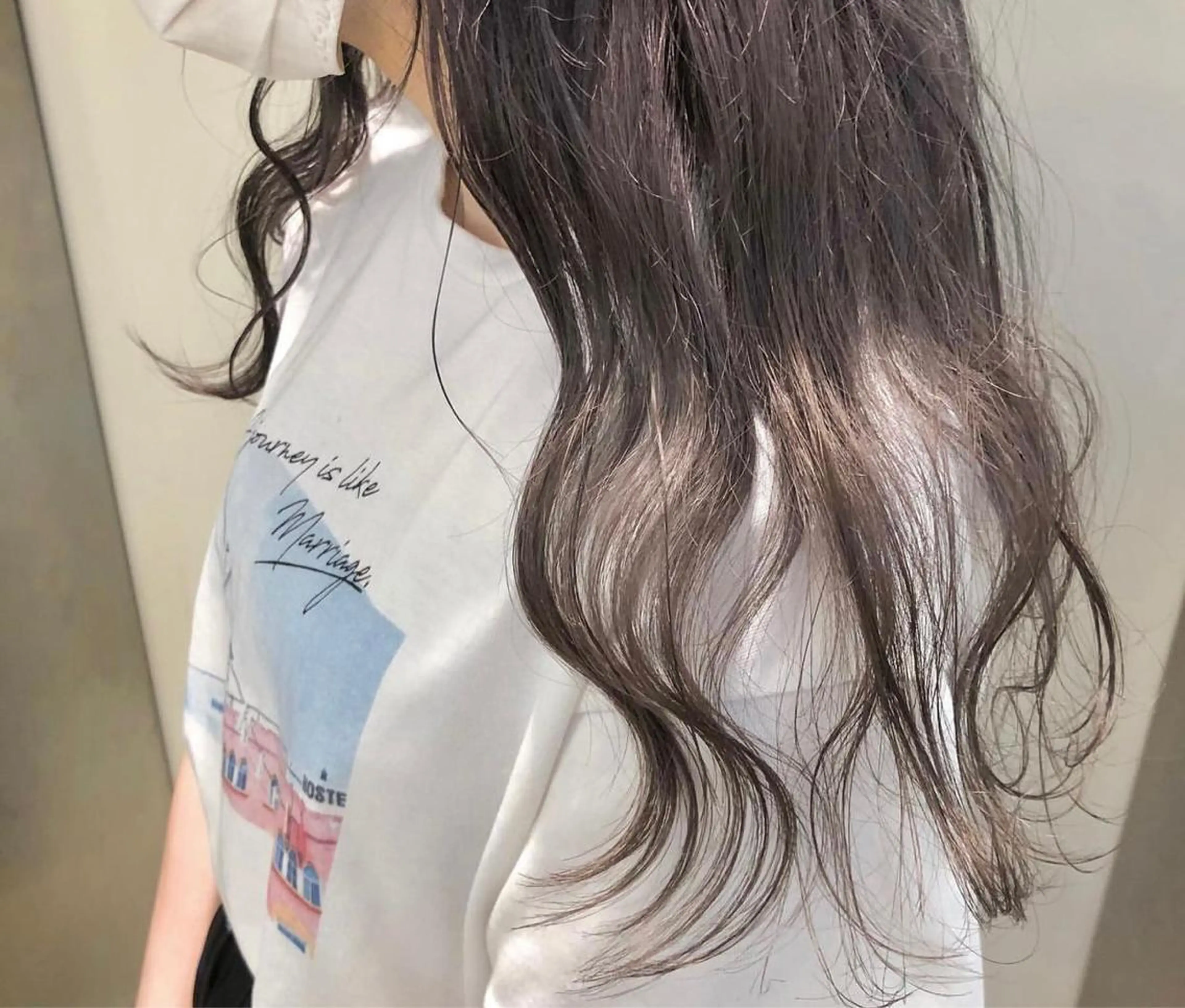 ロング カラー ブリーチ グレージュ ラベンダーカラー ラベンダーグレージュ ラベンダーグレー 遠藤沙也加 /レイヤーカットのヘアスタイル