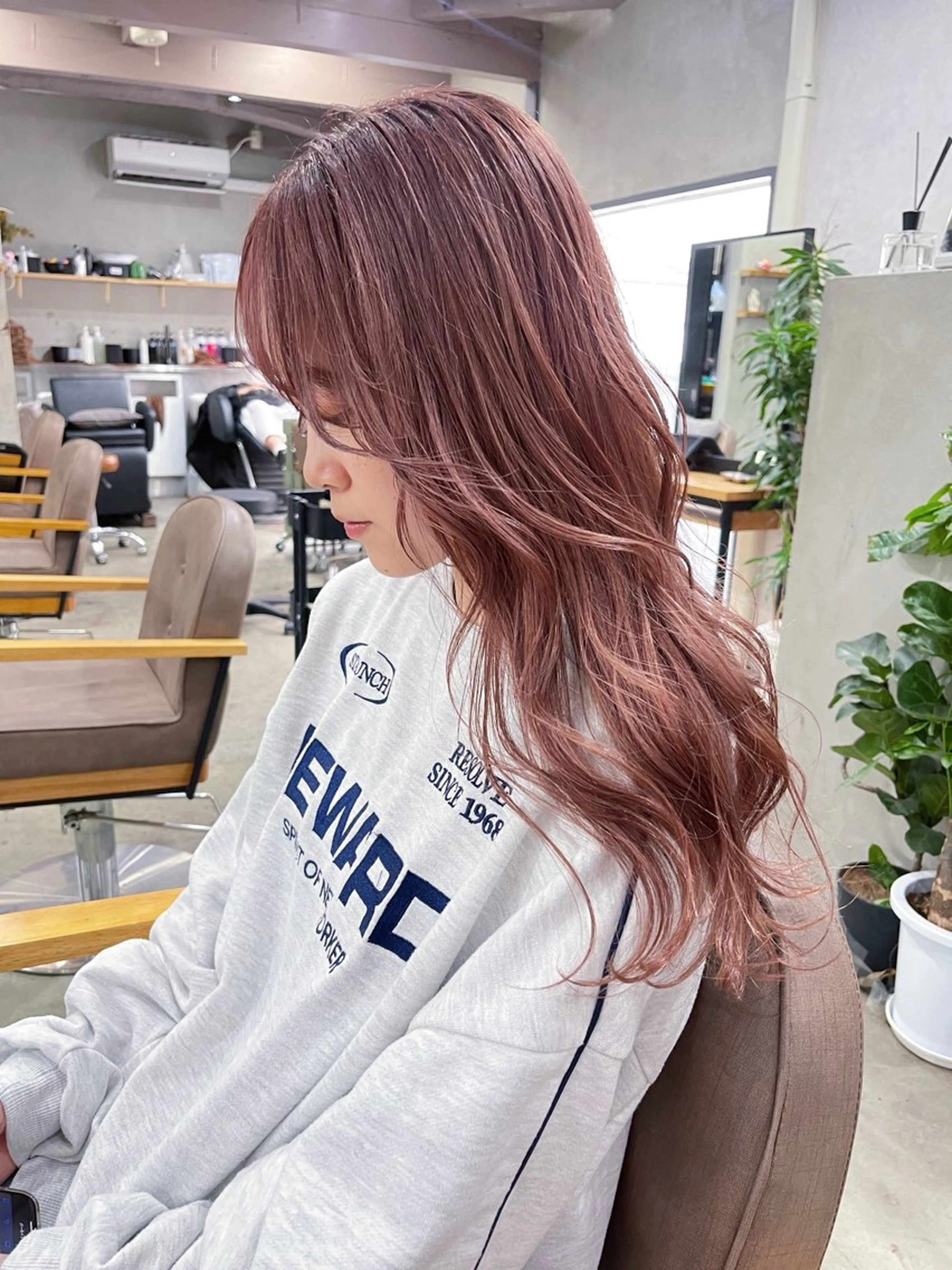セミロング カラー ベージュカラー ミルクティーベージュ ピンクカラー ピンクベージュ レイヤーカット カット ヘアカラー トリートメント AiM 大名　似合わせカットのヘアスタイル