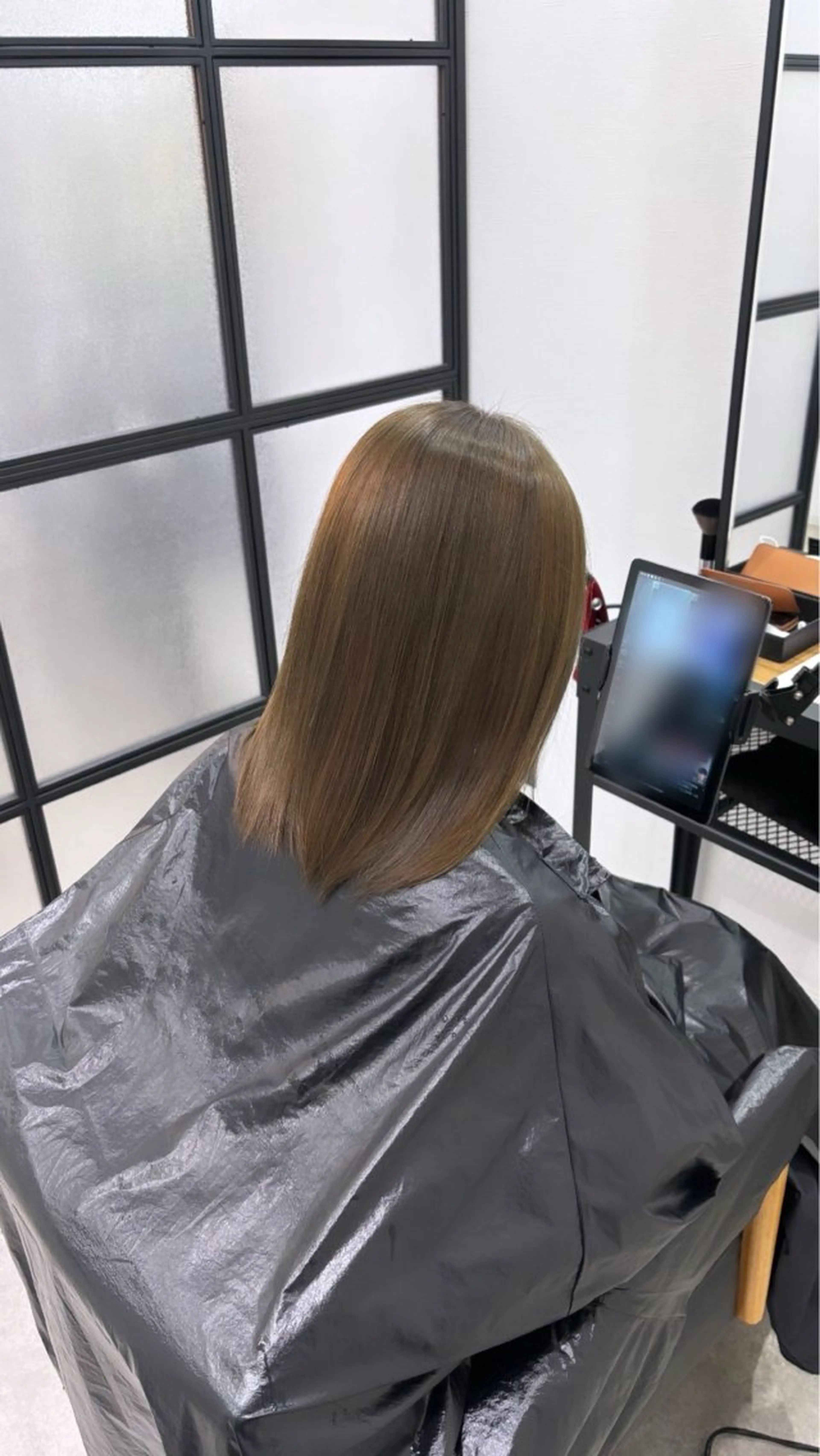 カラー アッシュ 岸田 瑠美のヘアスタイル