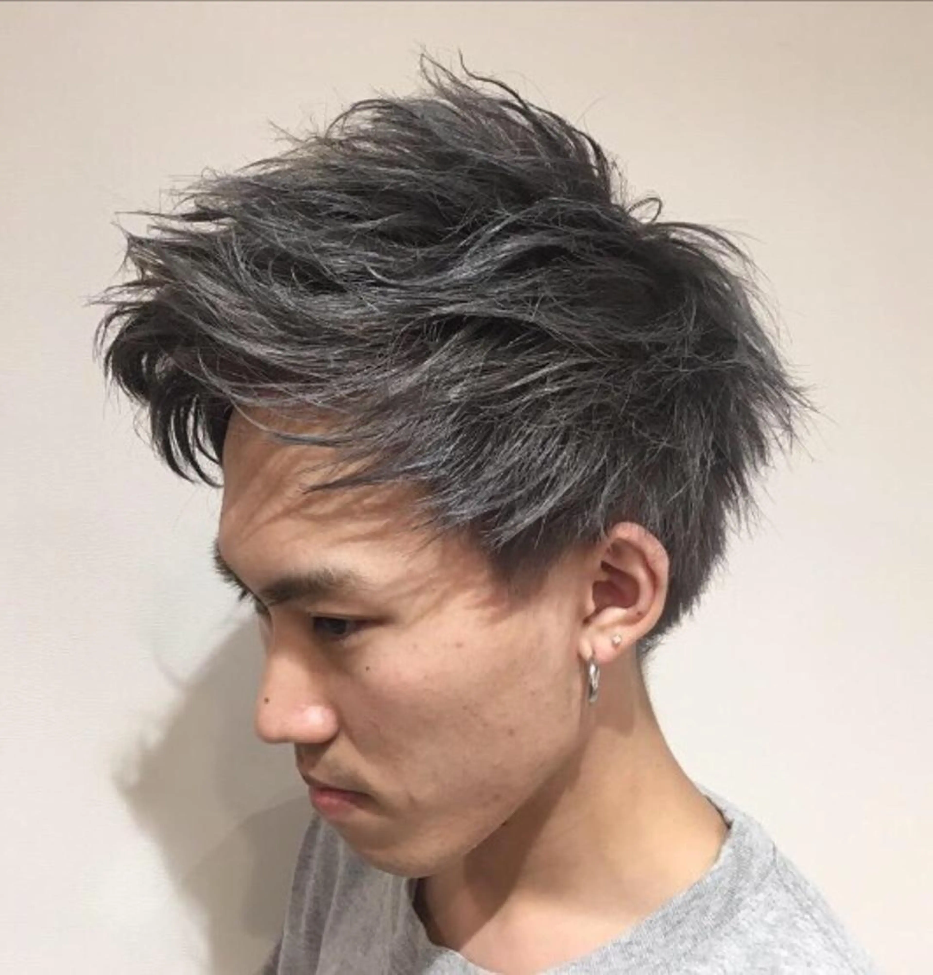 ショート カラー メンズ グレージュ シルバー シルバーグレージュ 限定クーポン 💕大量更新ブリーチのヘアスタイル