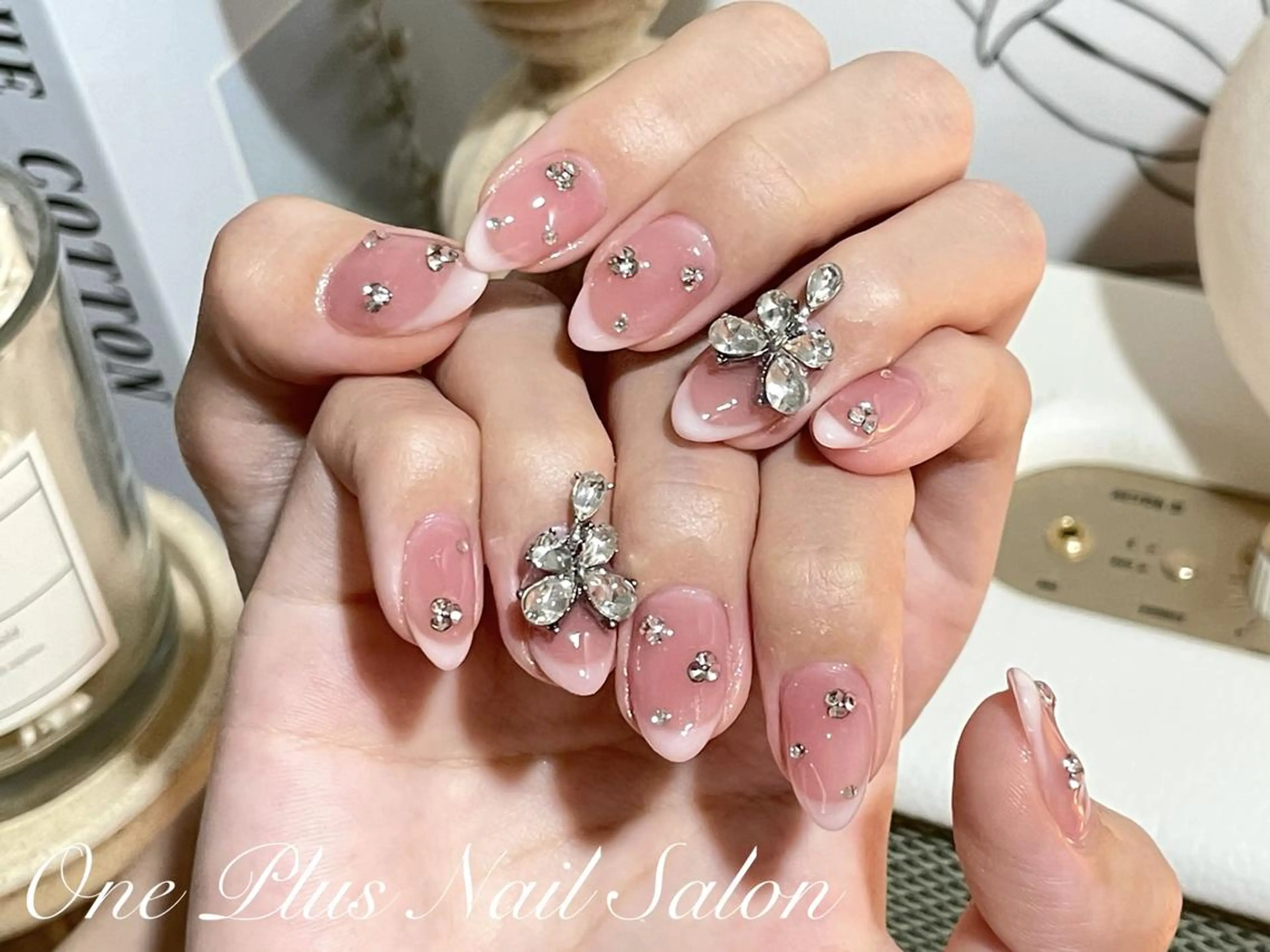ネイル ジェルネイル キラキラネイル 韓国ネイル ラメ(グリッター) マグネットネイル One plus StudioNailのネイルデザイン
