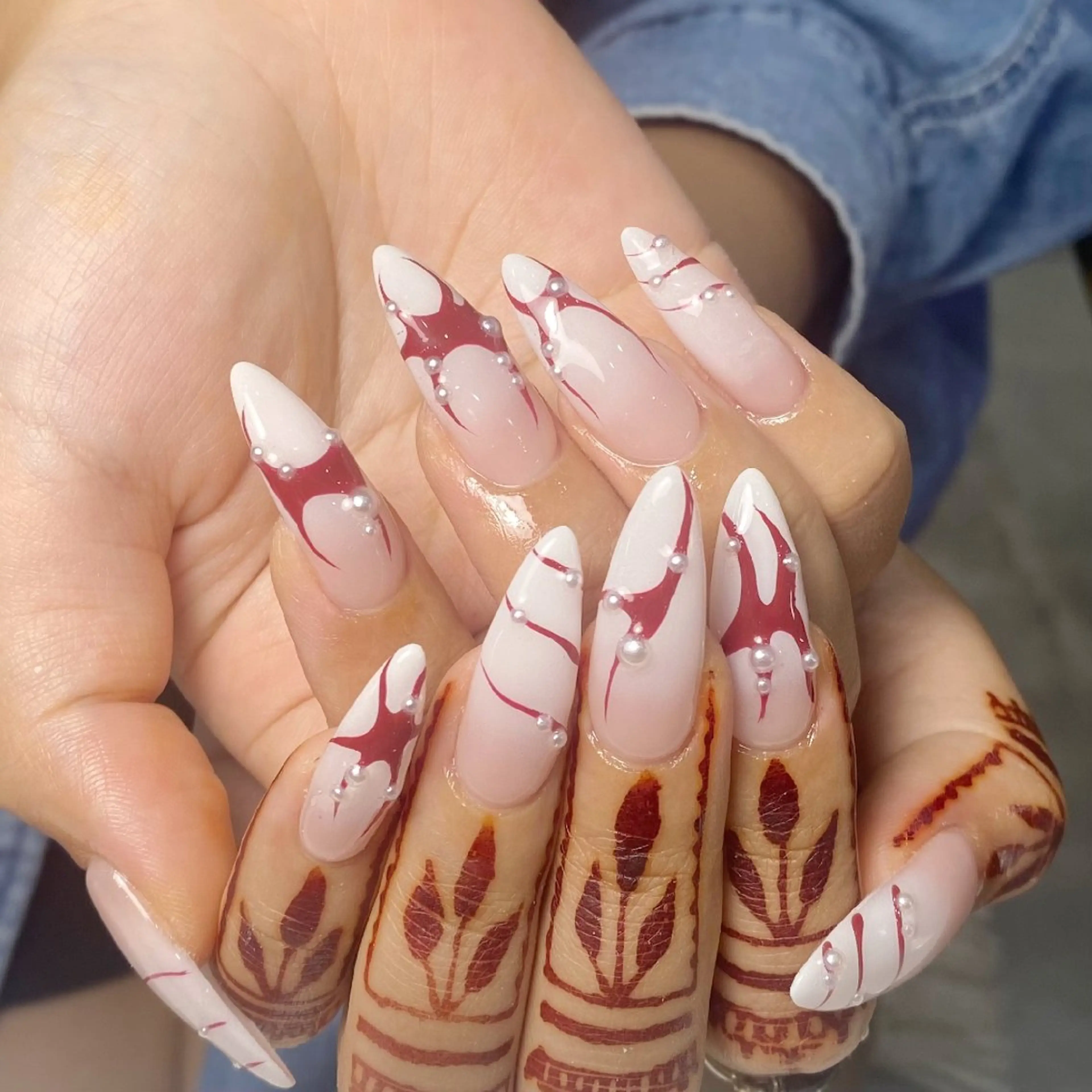 ネイル チークネイル フレンチネイル ジェルネイル ガーリー キラキラネイル ハンドネイル UM Nail Salonのネイルデザイン