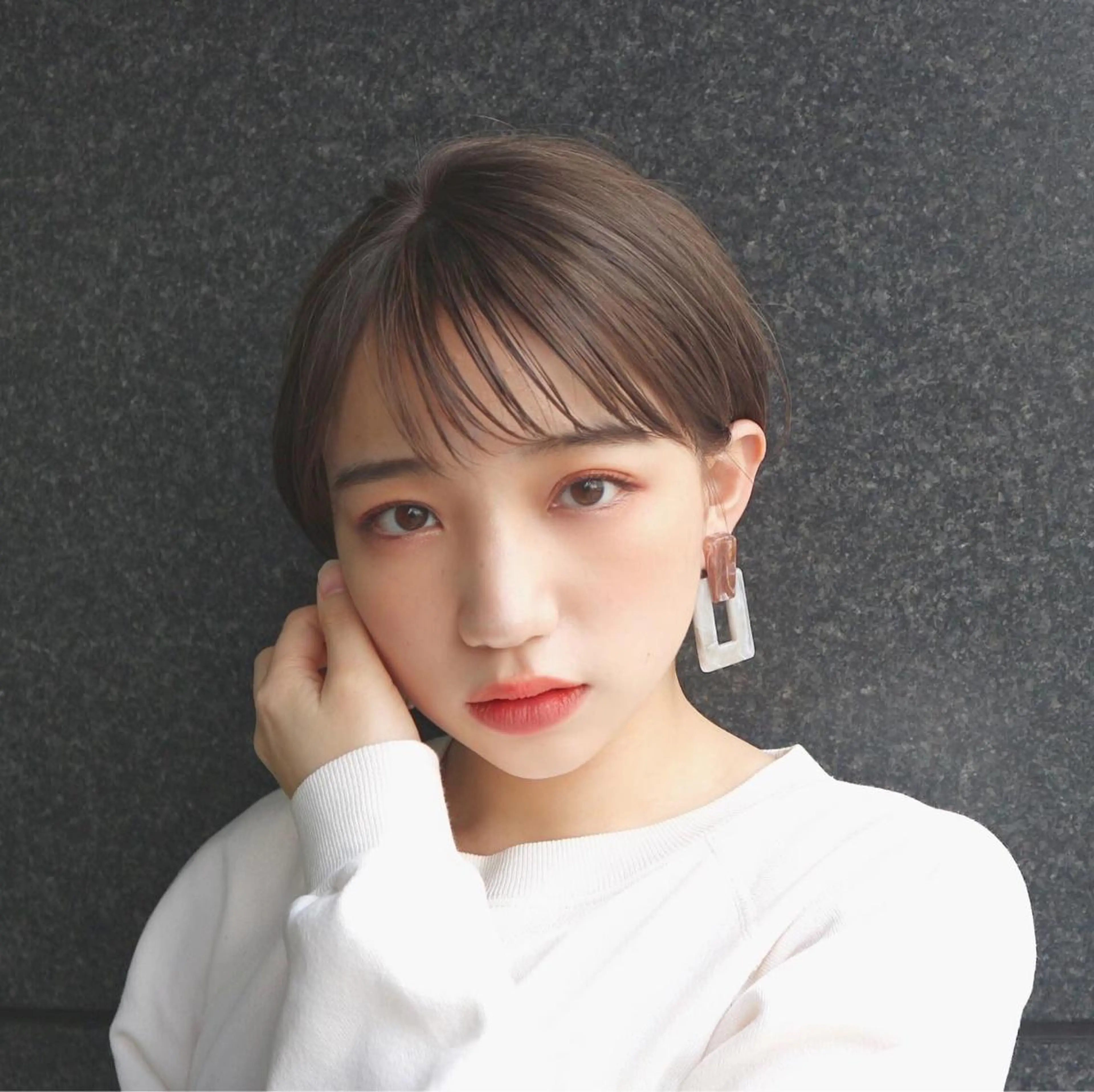 ショート カラー ショートボブ 丸みショート グレージュ ハイライトカラー ボブ 徳本 駿太のヘアスタイル