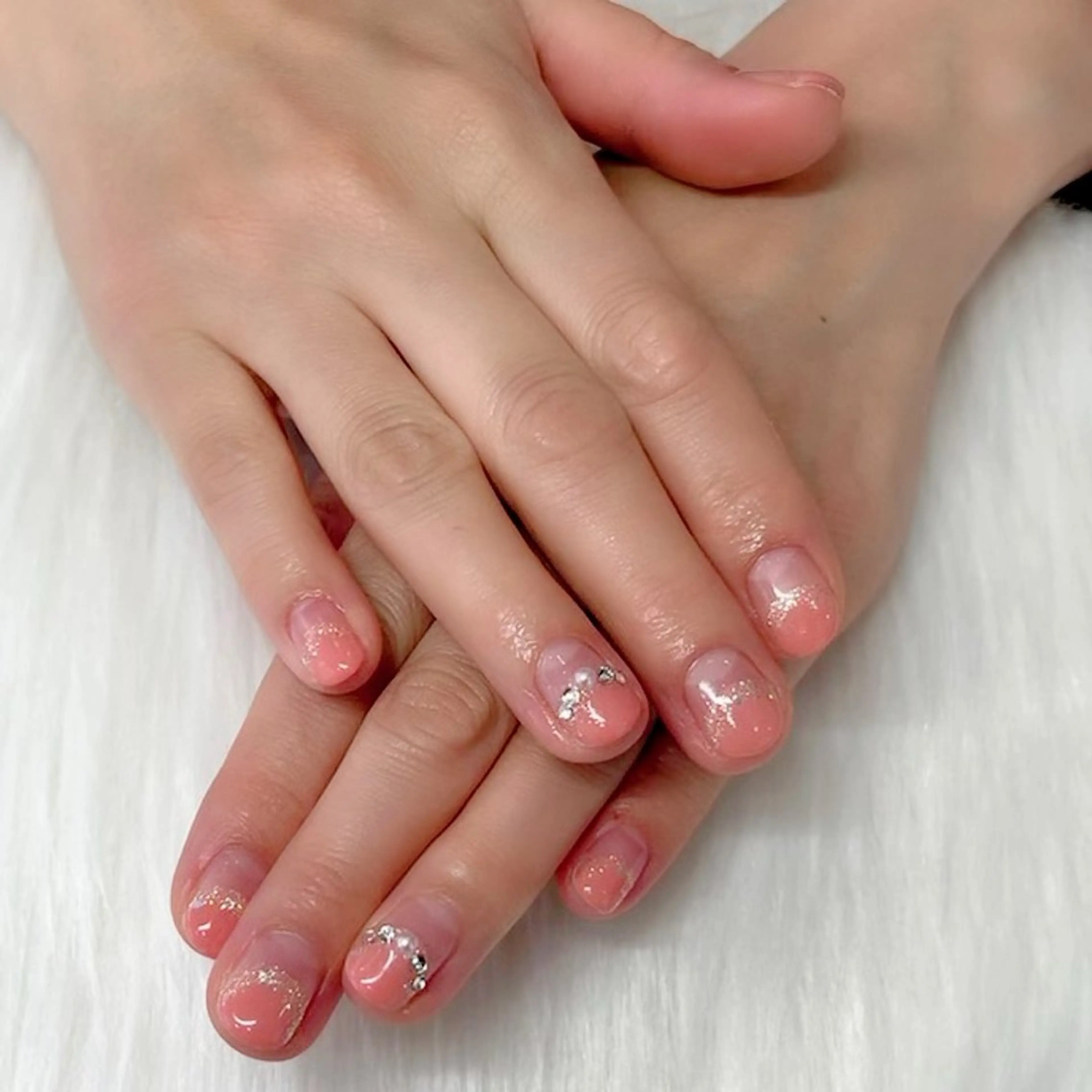 2カ月以内の再来店で付け替えオフ込みハンドデザインネイルの写真