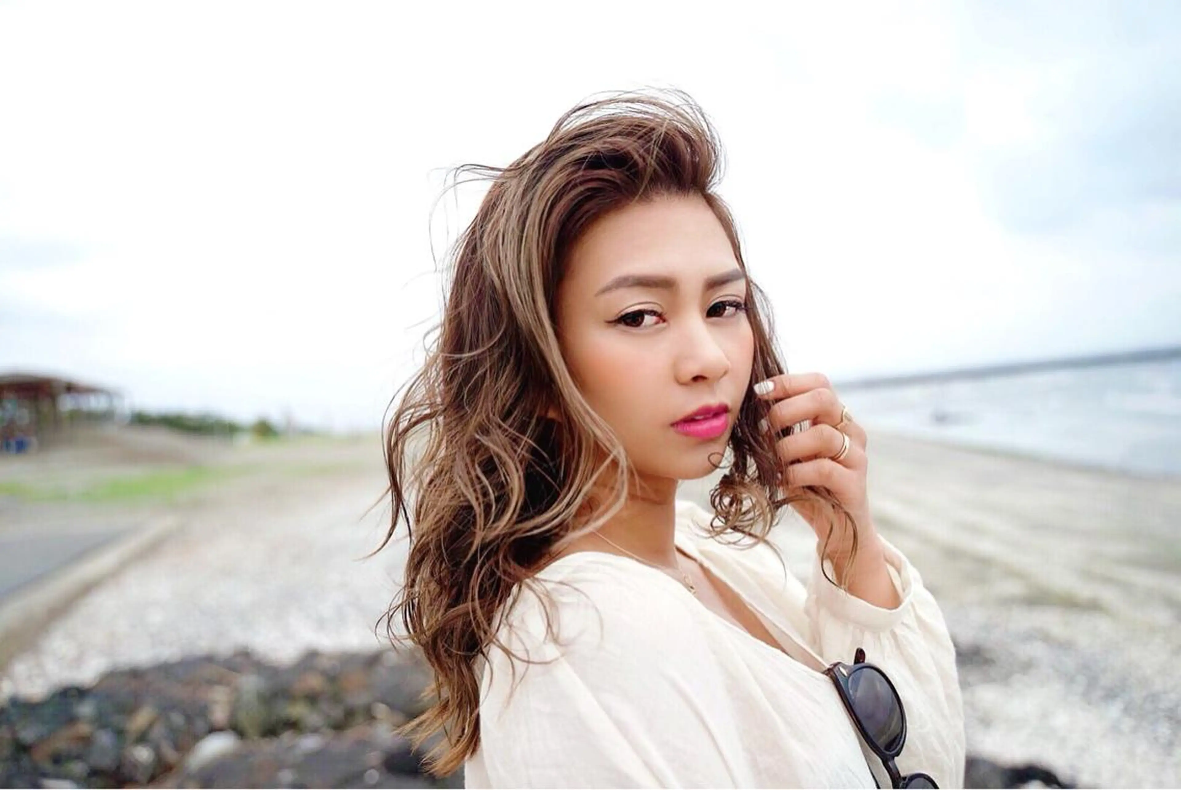 ミディアム 鈴木 絢奈のヘアスタイル