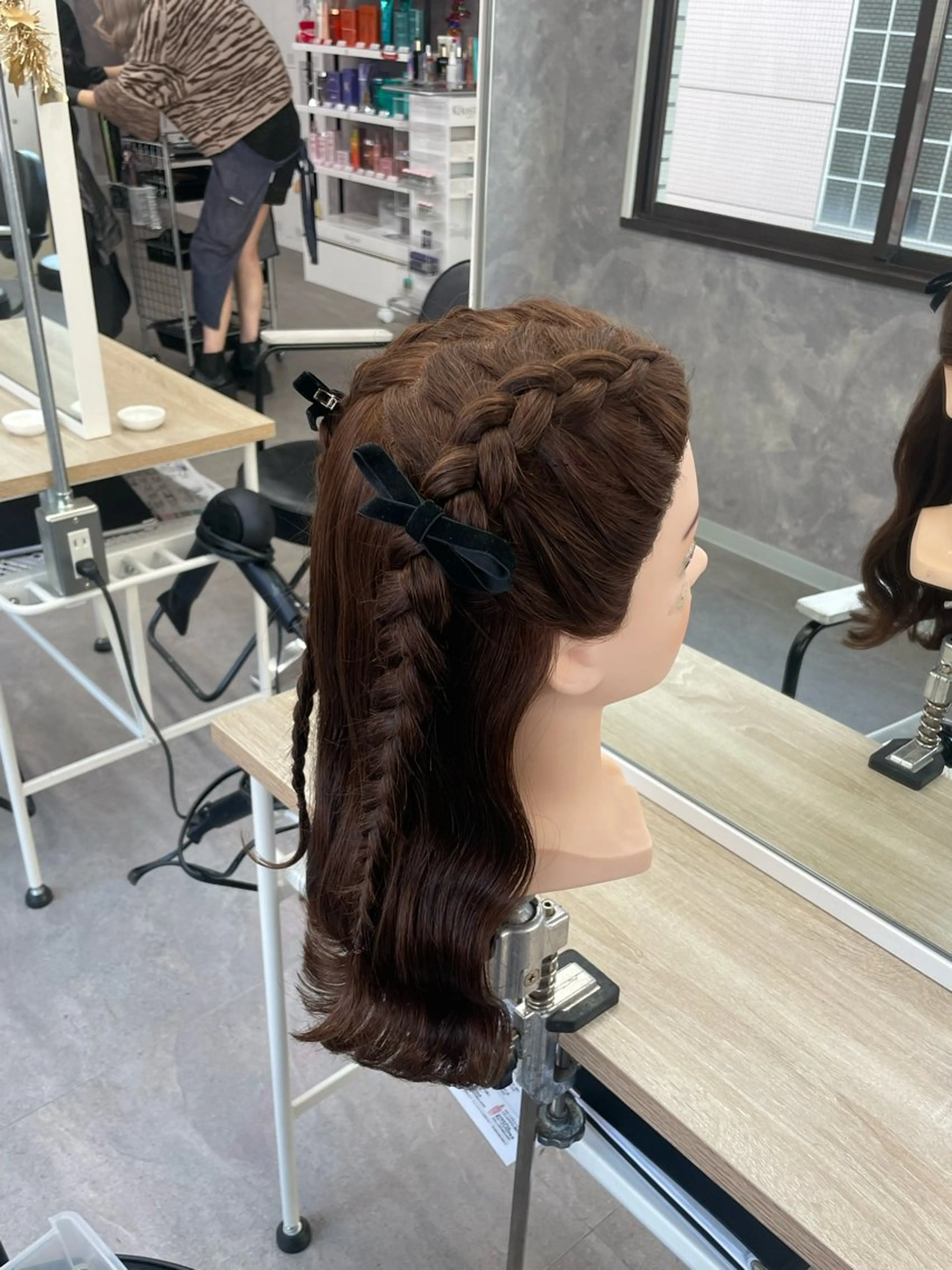 ヘアアレンジ MOMO艶髪 🩵モテカラーのヘアスタイル