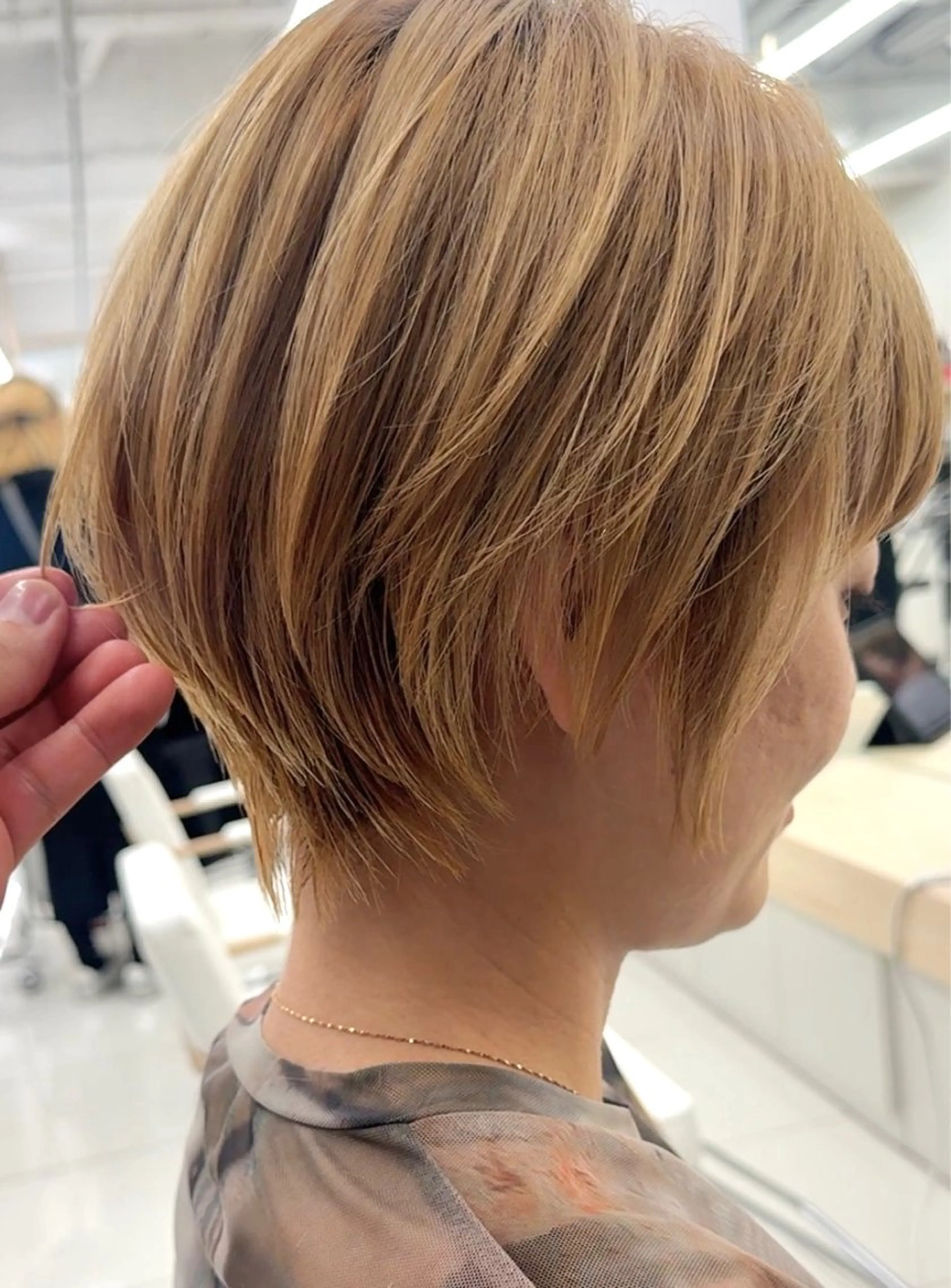 ショート 三鷹で1番ショート ボブをカットする新谷のヘアスタイル