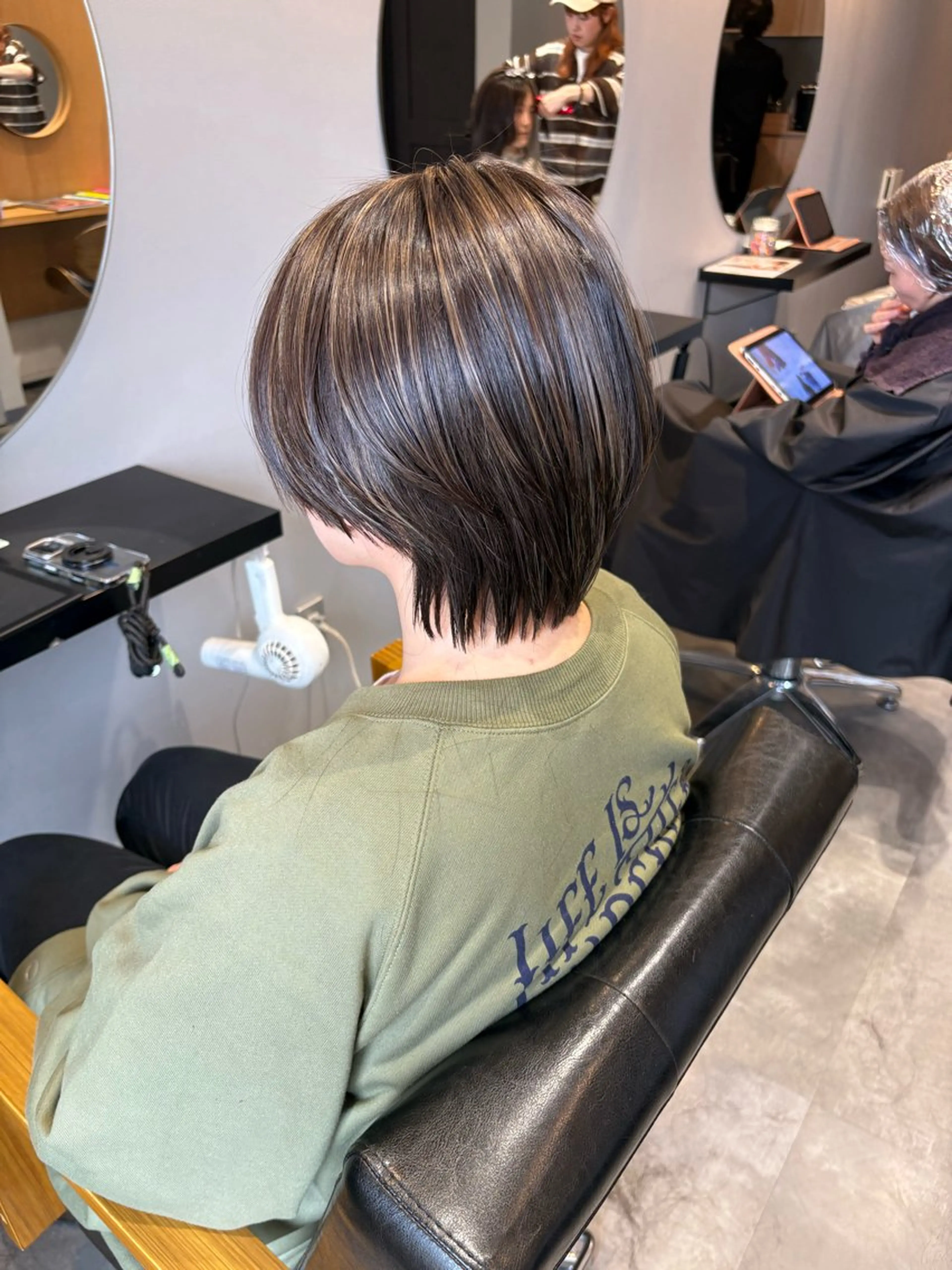 ショート カット ヘアカラー 小堀 いぶきのヘアスタイル