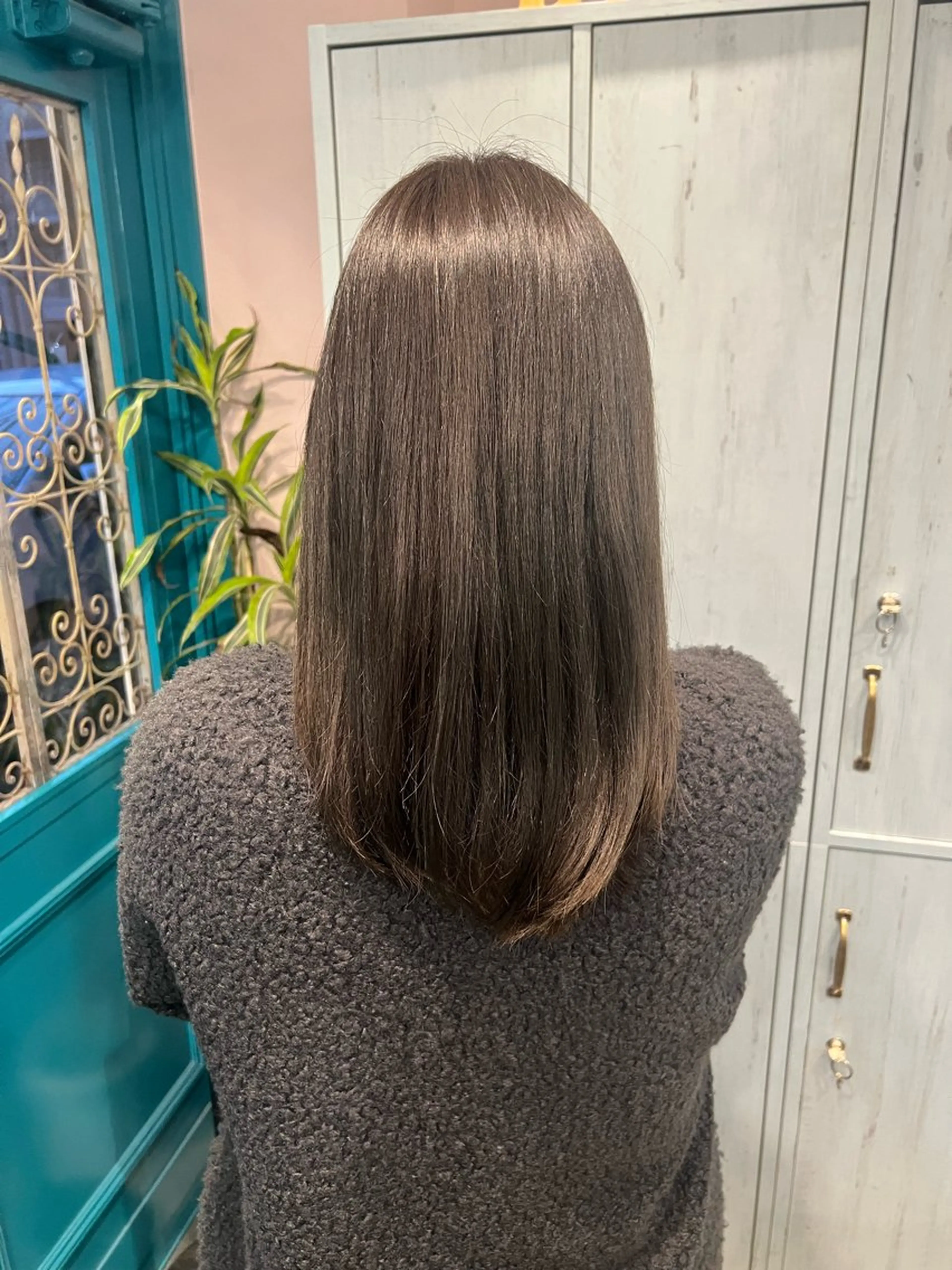 セミロング カラー グレージュ オリーブグレージュ オリーブグレー カット 透明感カラー 🫧ゆうしん/平尾のヘアスタイル