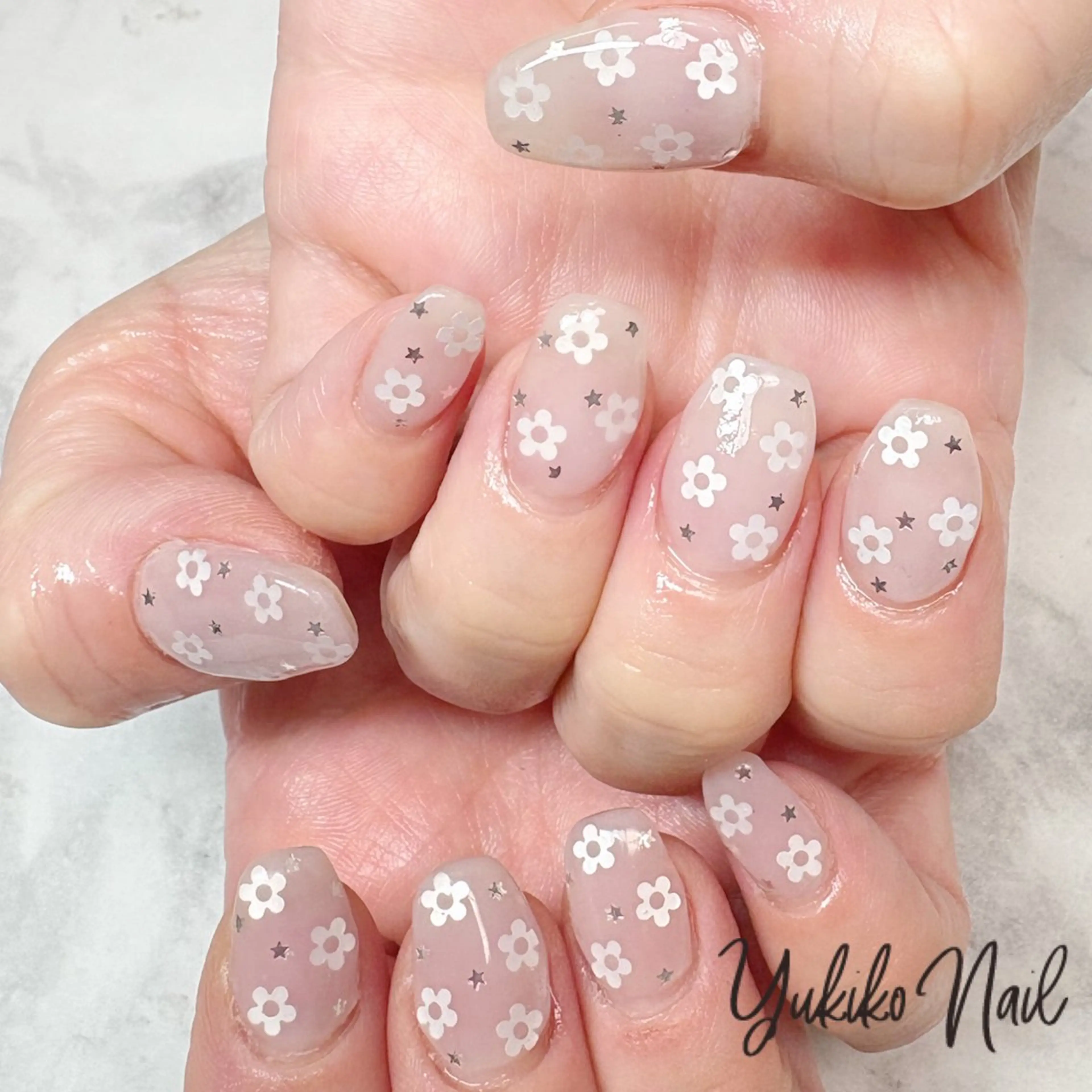 ネイル クリアネイル フラワーネイル ホログラムネイル 春ネイル ホワイト ハンドネイル ユキコ ネイルのネイルデザイン