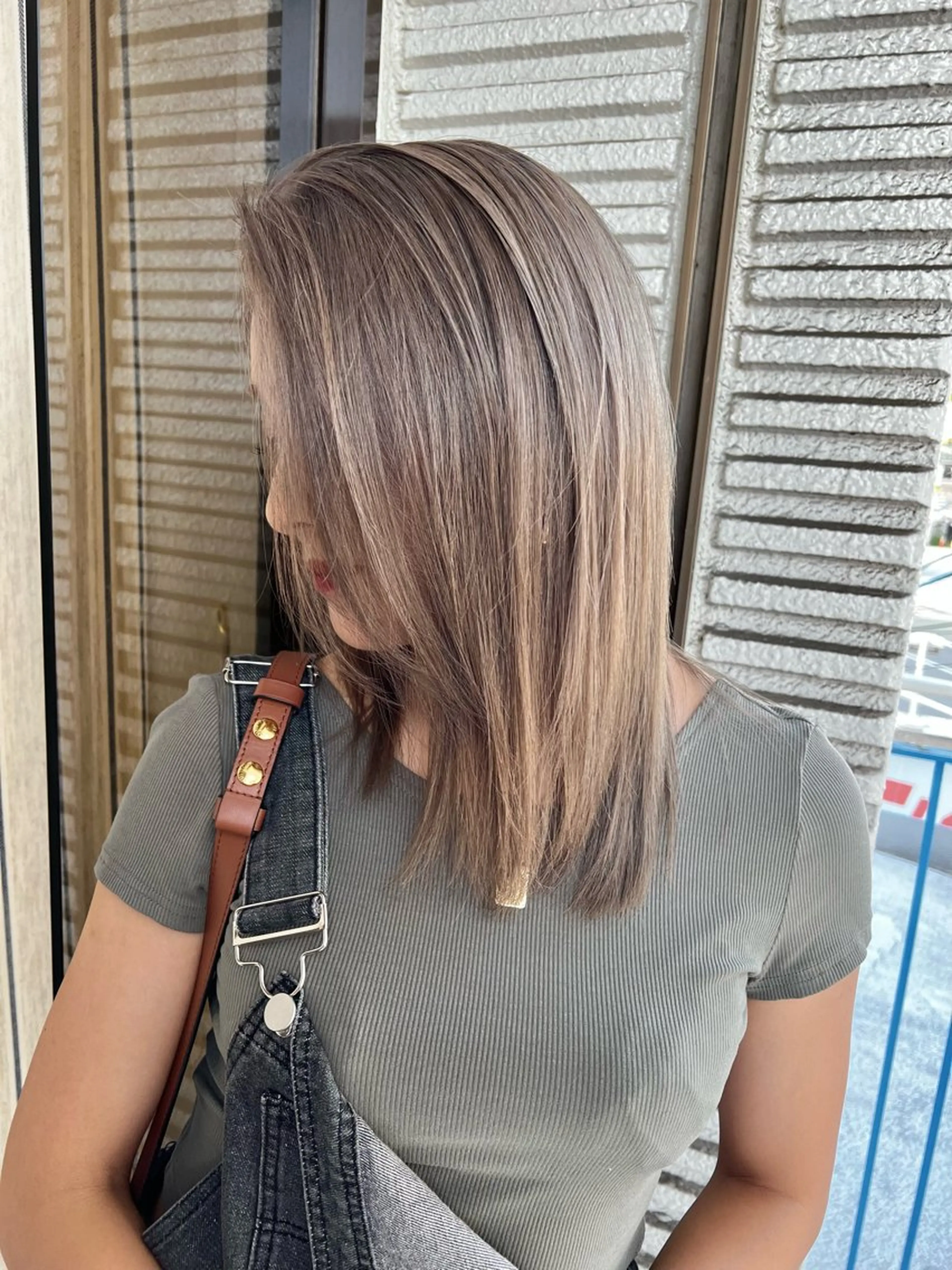 イヤリングカラー＋似合わせカットの写真