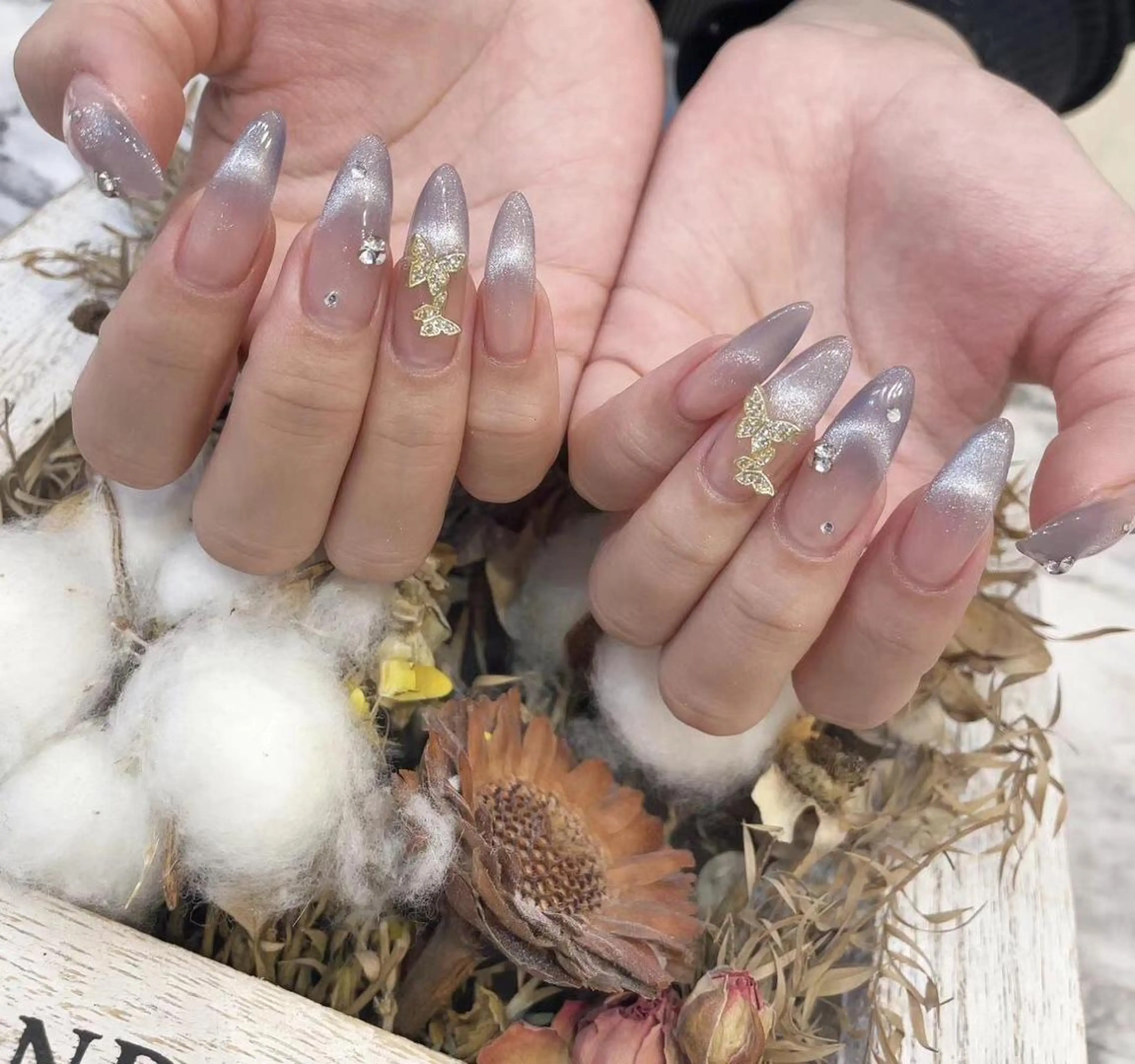 ネイル フレンチネイル マグネットネイル マグネットフレンチ シルバー 春ネイル babarla Nailのネイルデザイン