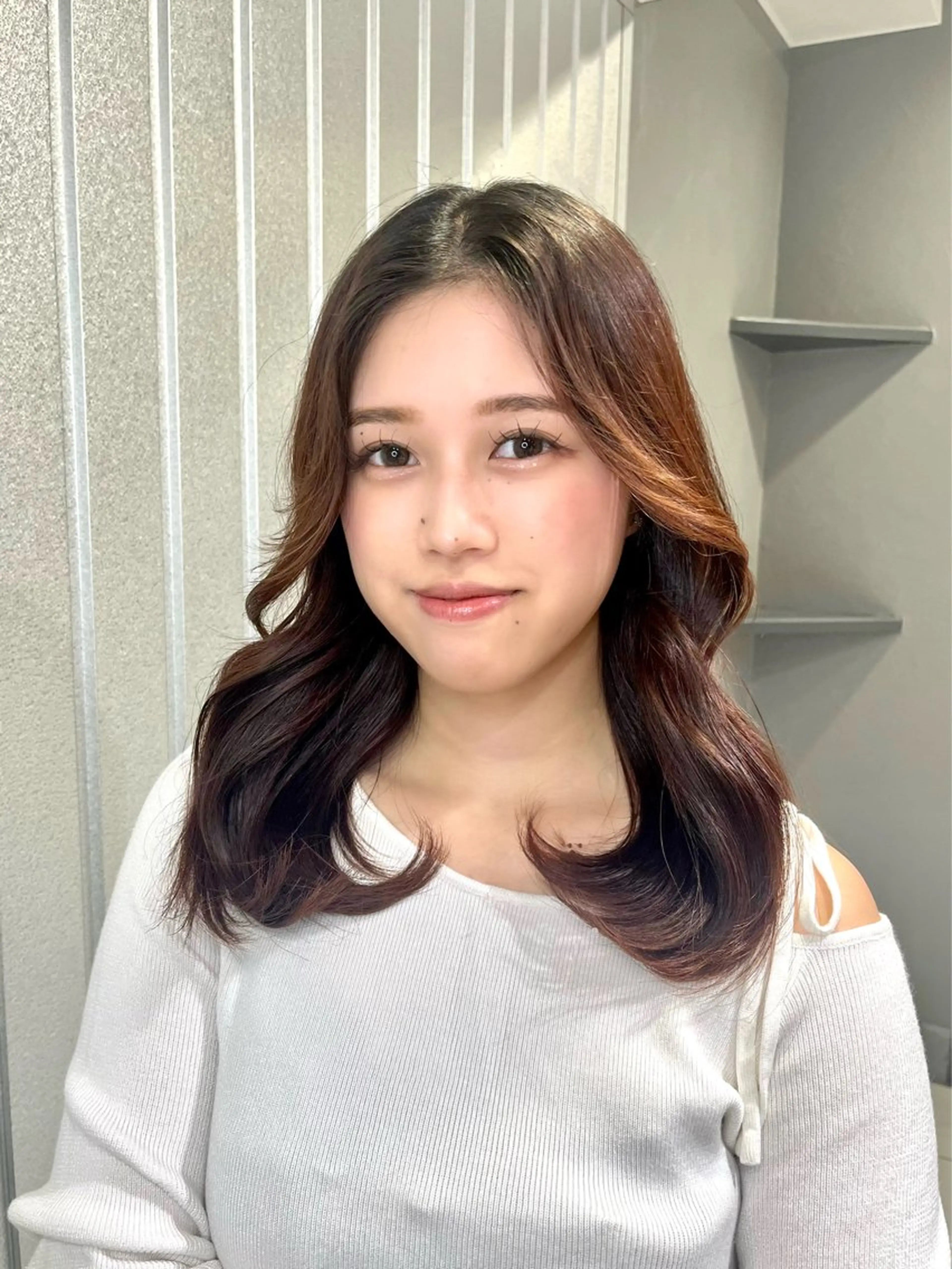 ミディアム ワインレッド/耳ツボ ジュエリー/なほのヘアスタイル