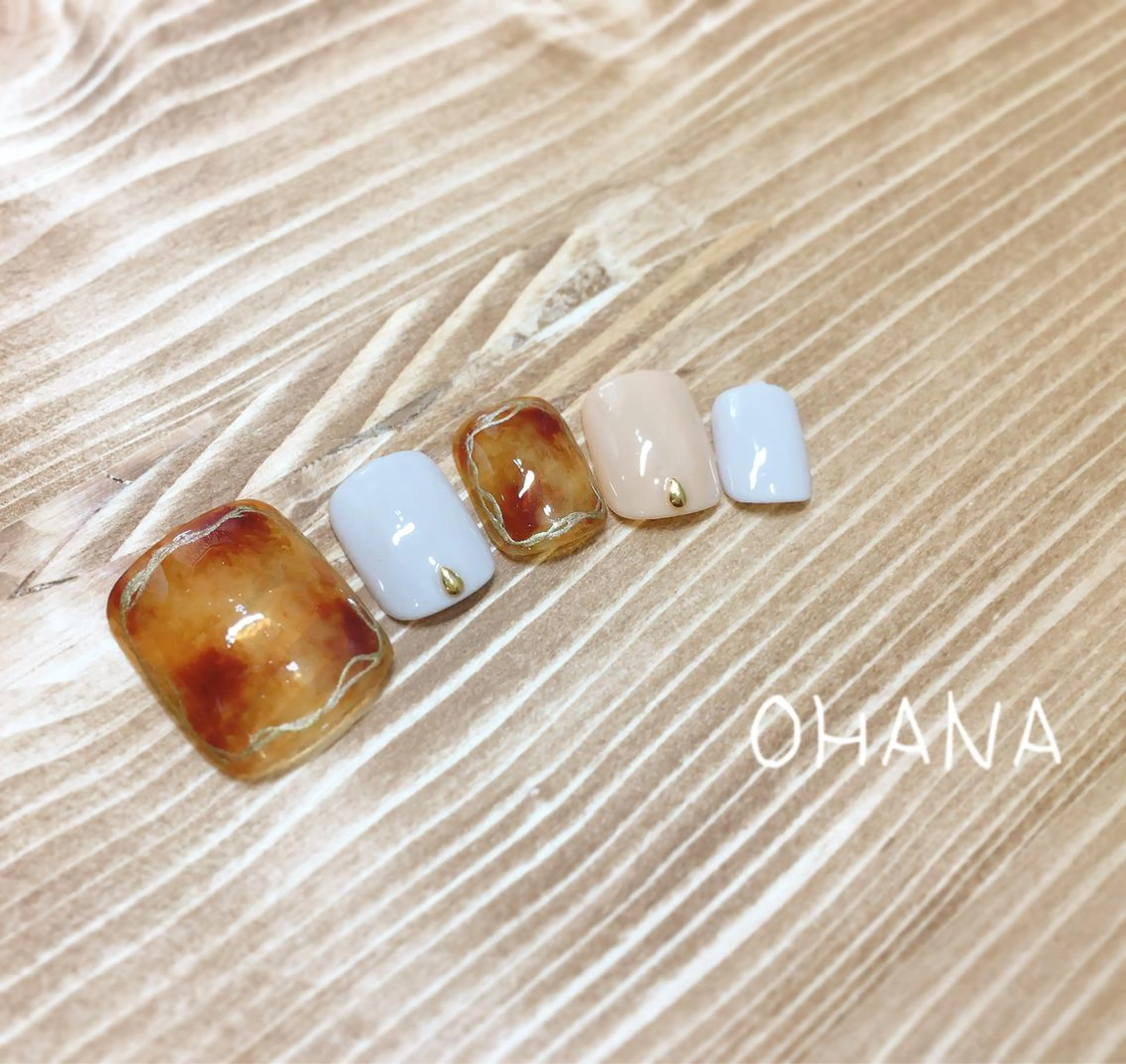 ネイル フットネイル ラメ(グリッター) ラメグラデーション ミラーネイル ニュアンスネイル nailroom  OHANA所属・nailroom OHANA🌴のネイルデザイン