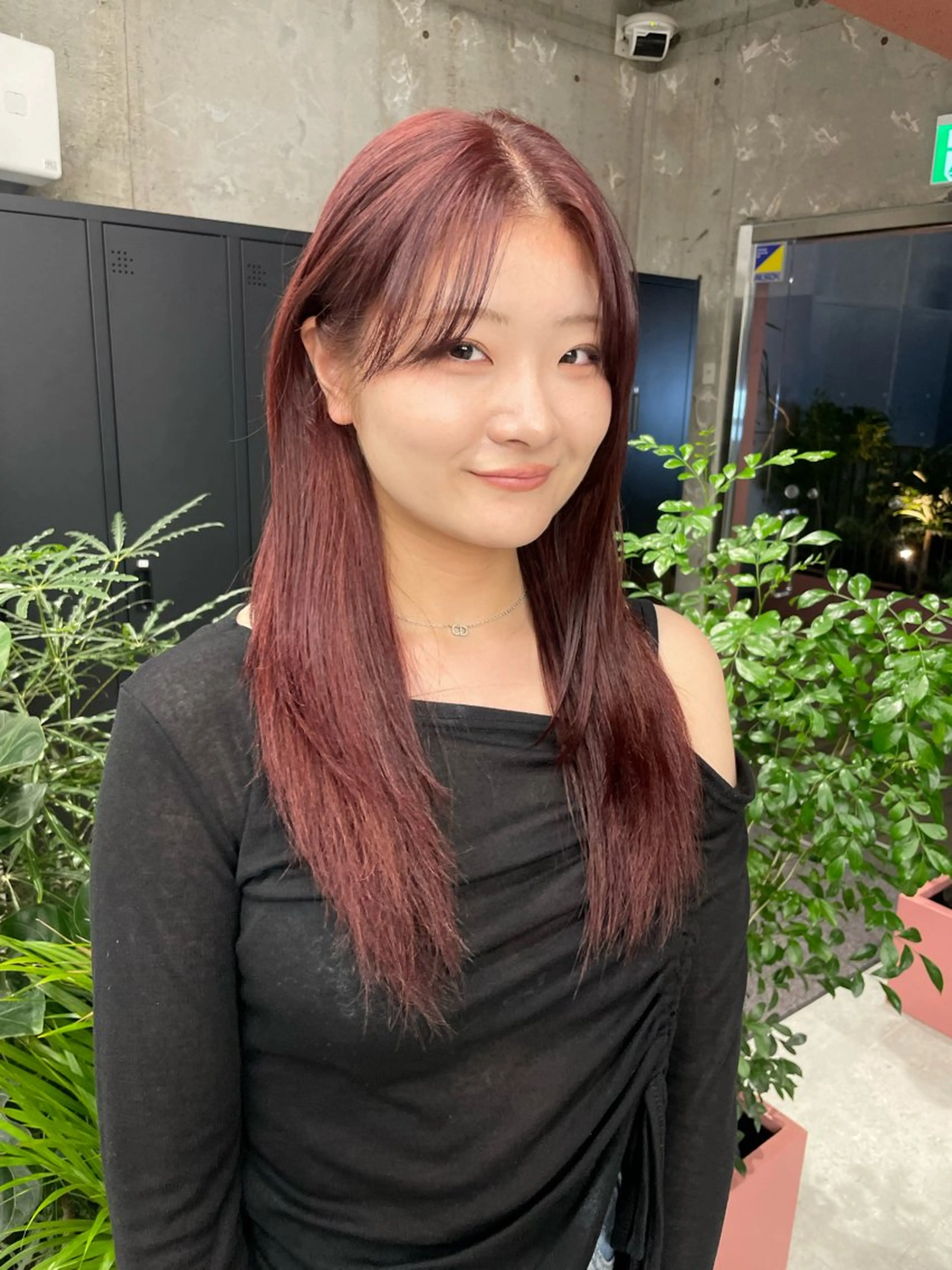 ロング MIFA レイヤー／パーマのヘアスタイル