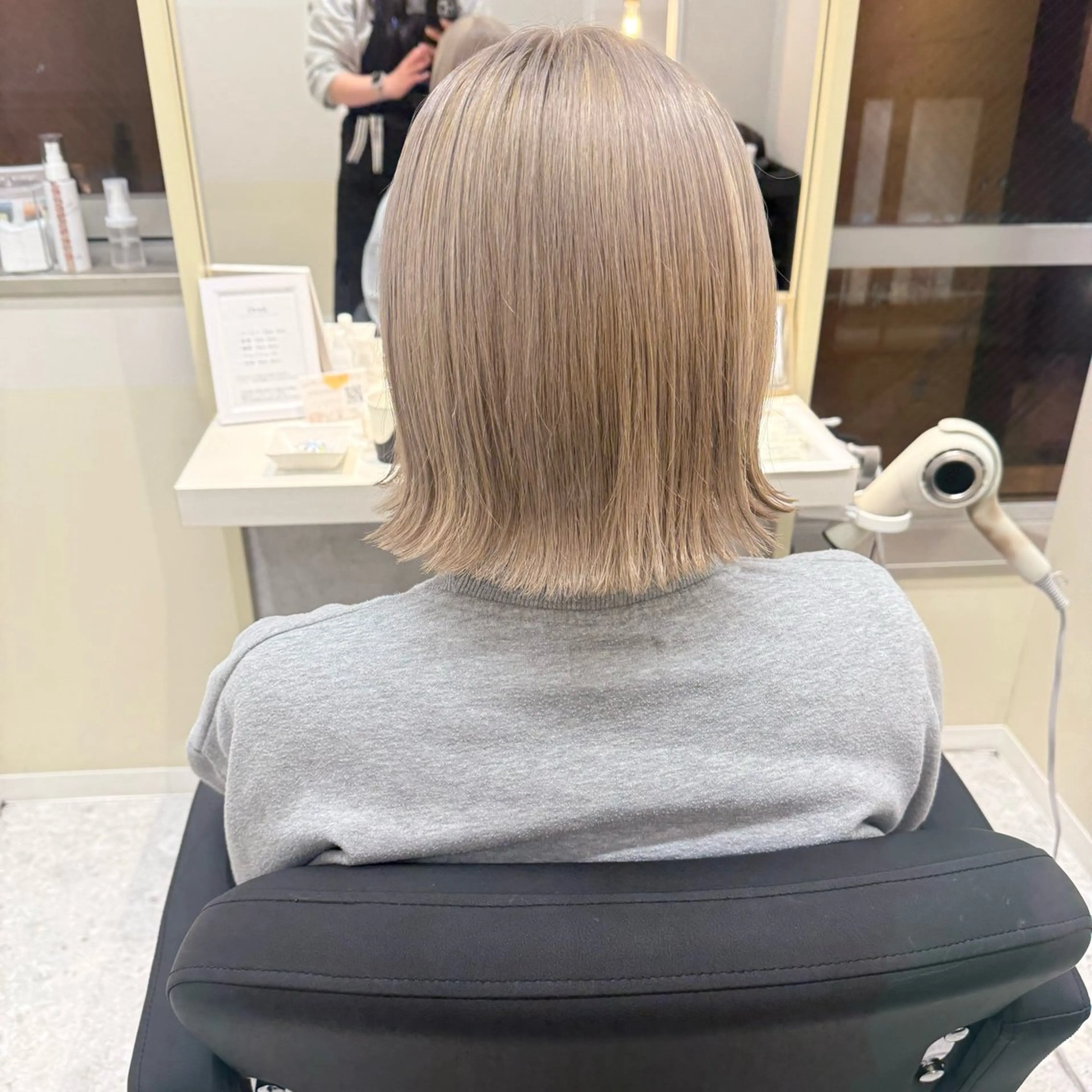 ミディアム カラー ベージュカラー ブリーチ ホワイトベージュ カット ヘアカラー トリートメント 半個室サロン/透明感 /艶髪♡岸上 温♡のヘアスタイル