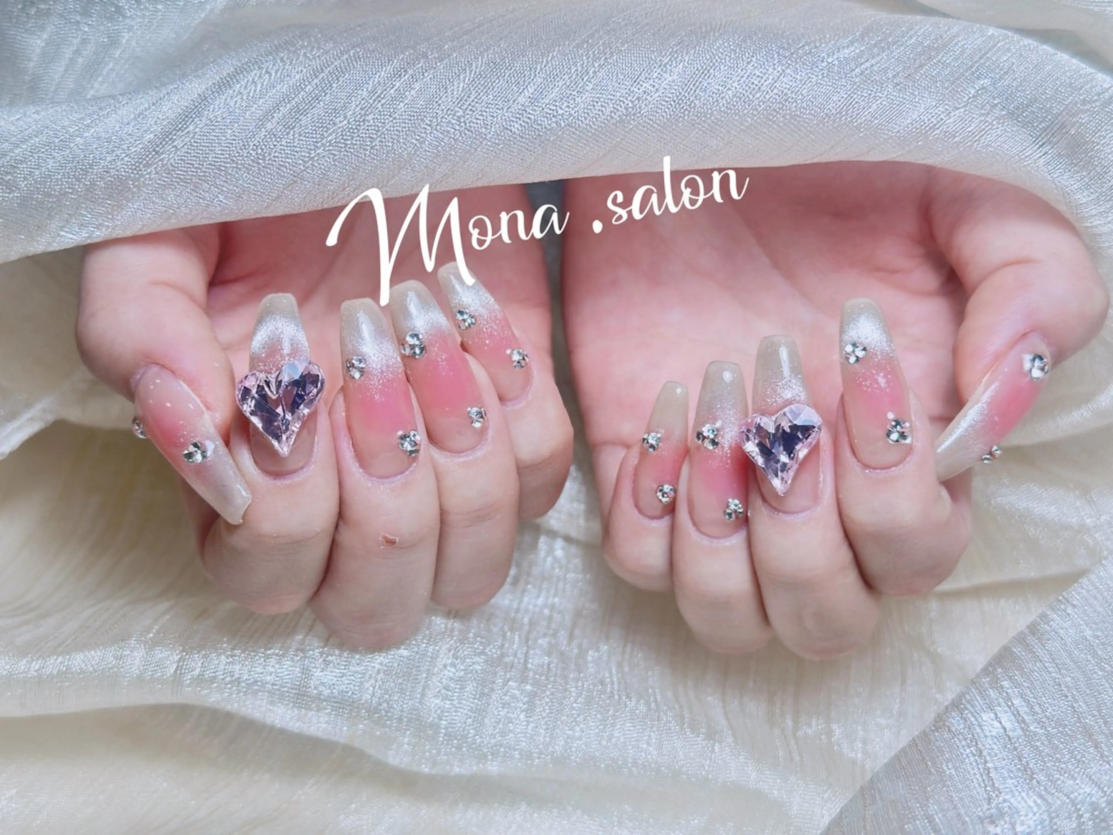 ネイル ハンドネイル Mona【パラジェル ・長さ出し専門店】のネイルデザイン