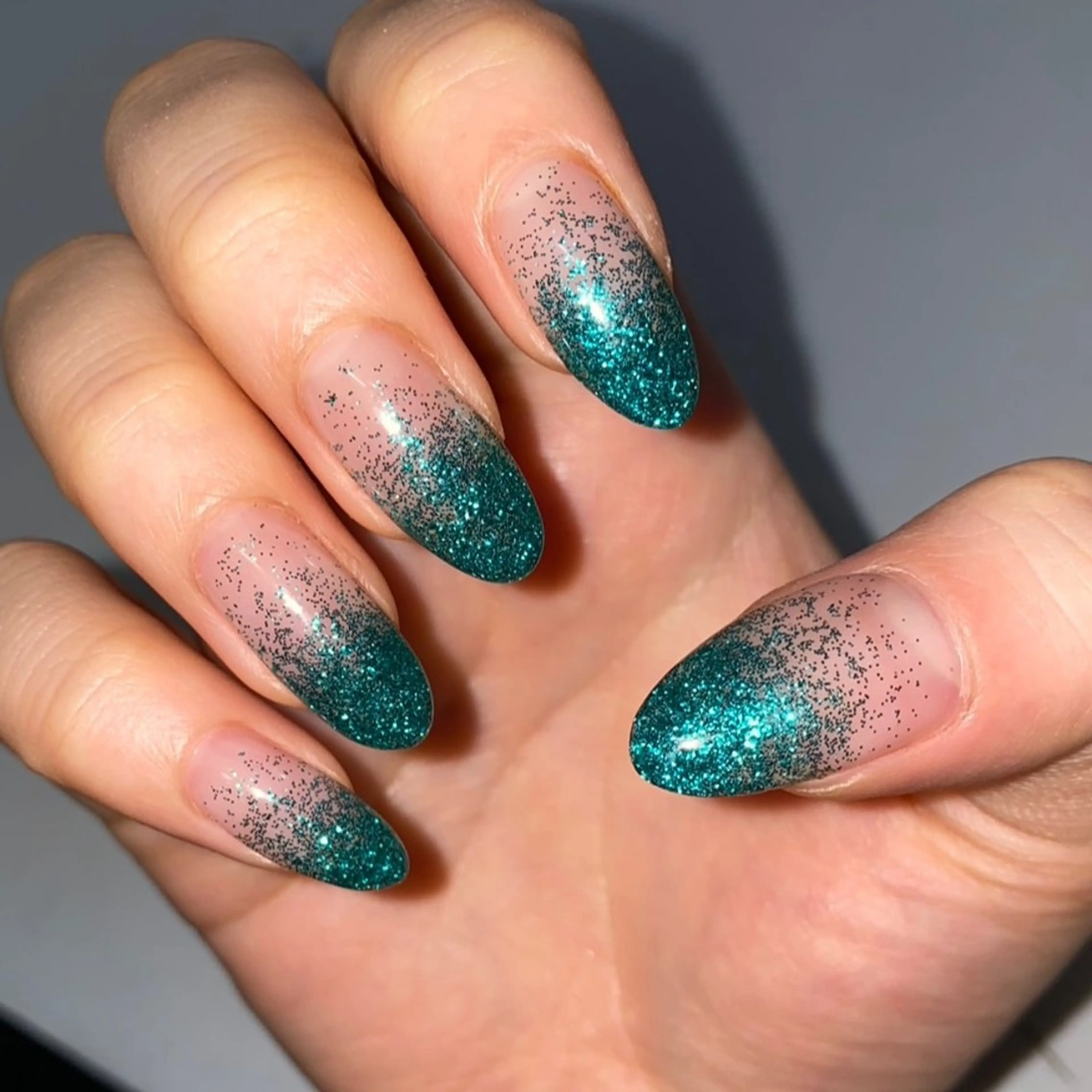 ネイル グラデーション ラメ(グリッター) ラメグラデーション Natsumi 🦊  Nailのネイルデザイン