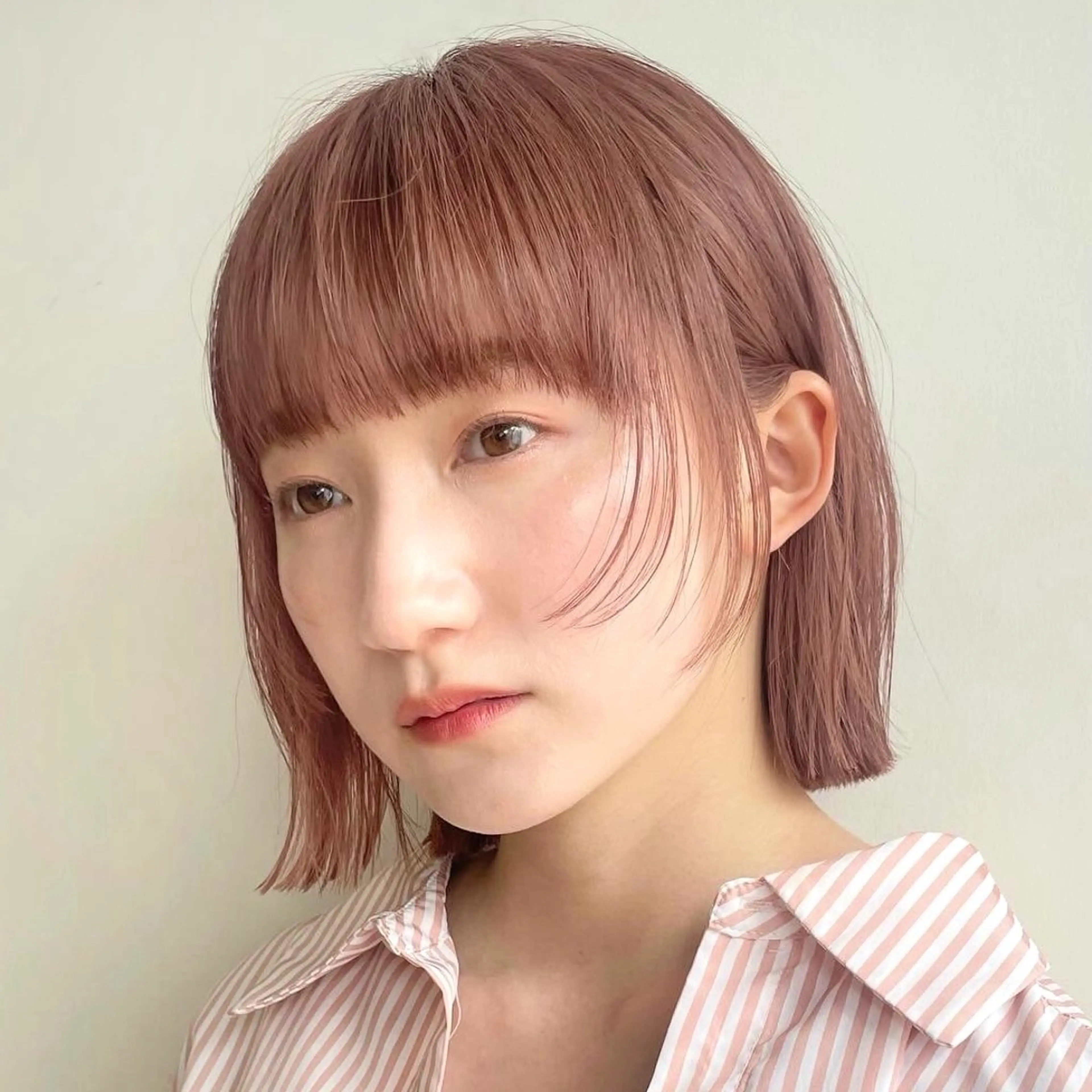 ショート カラー ベージュカラー ブリーチ ピンクカラー ピンクベージュ ボブ ヘアカラー トリートメント 顔まわり🥨レイヤー /透明感/水口舞奈のヘアスタイル