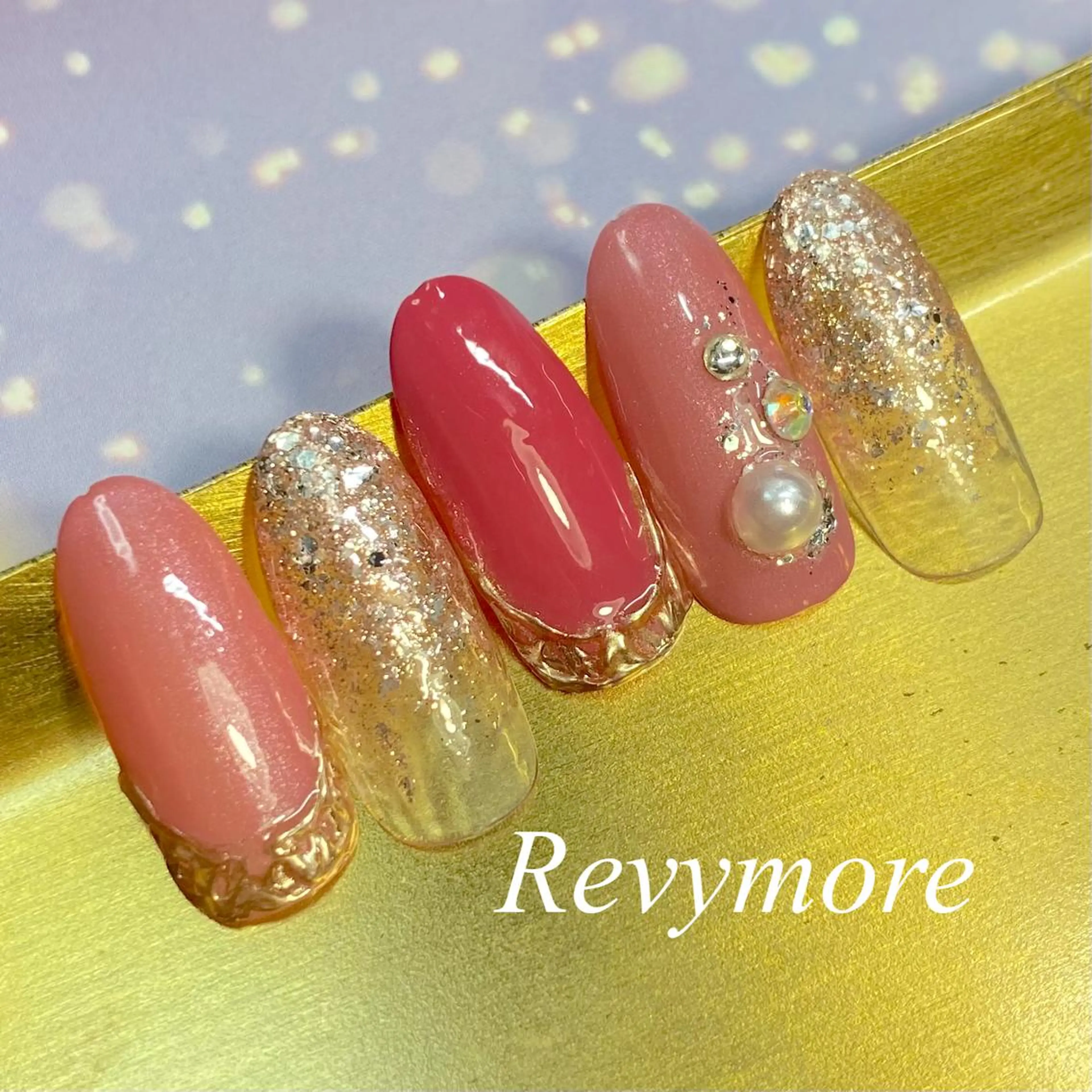 ミディアム ネイル ジェルネイル キラキラネイル ミラーネイル ニュアンスネイル オフィスネイル nail salon Revymoreのネイルデザイン