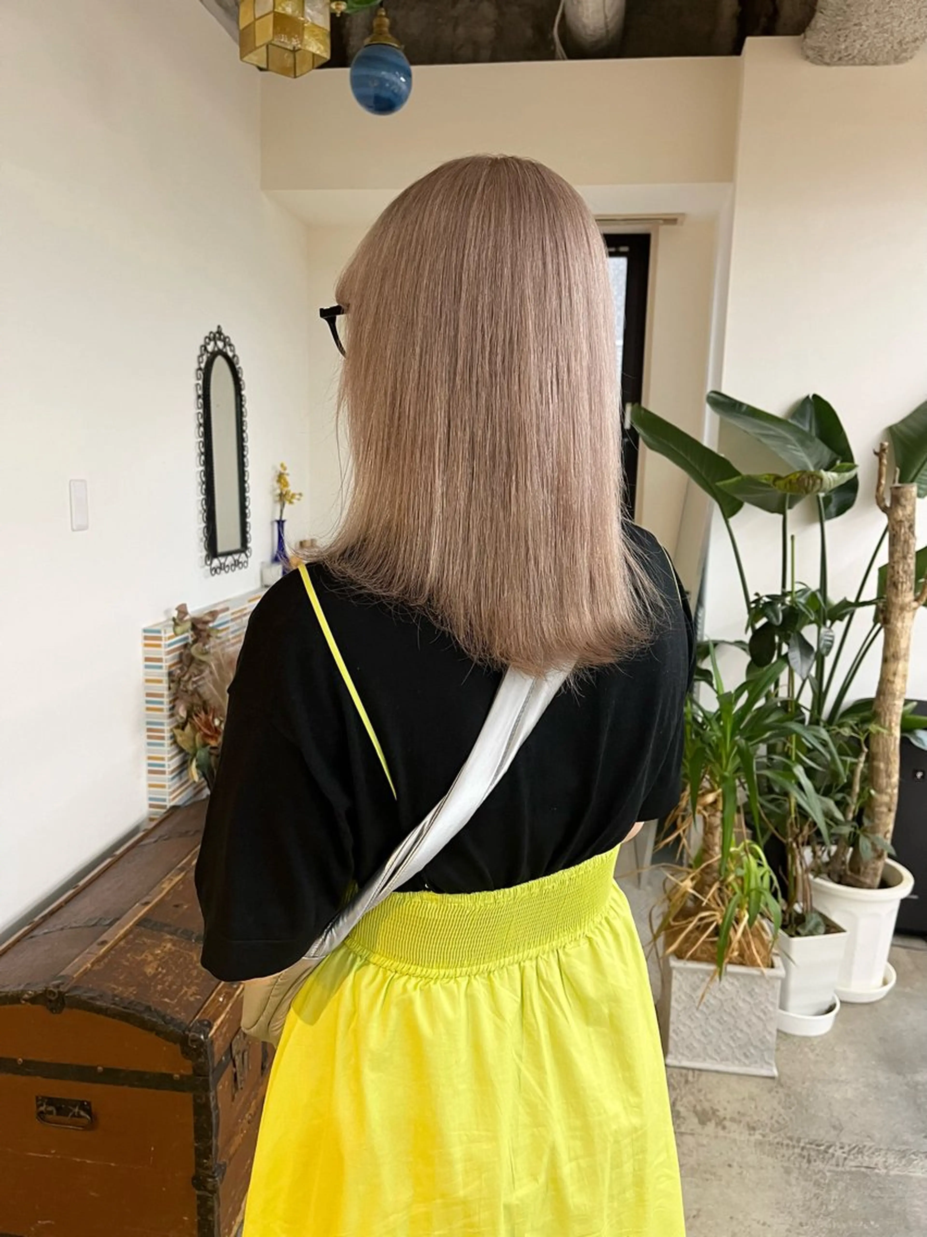 ミディアム カラー ベージュカラー ブリーチ ミルクティーベージュ カット ヘアカラー トリートメント 🩷ハイトーン透明感 レイヤー🩷ユリカのヘアスタイル