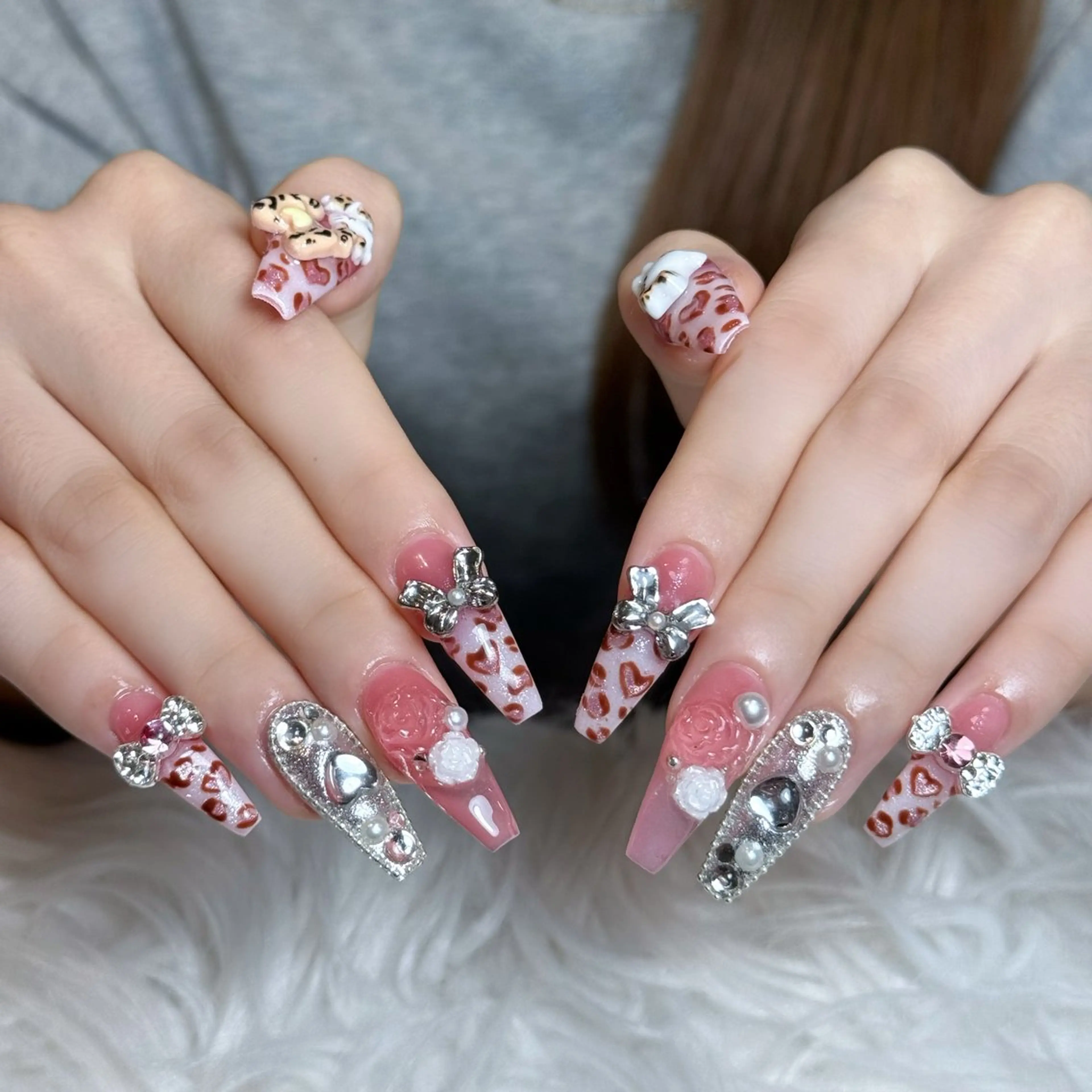 ネイル ボルドー ブラウン チークネイル ドット フットネイル Julli NailStudioのネイルデザイン