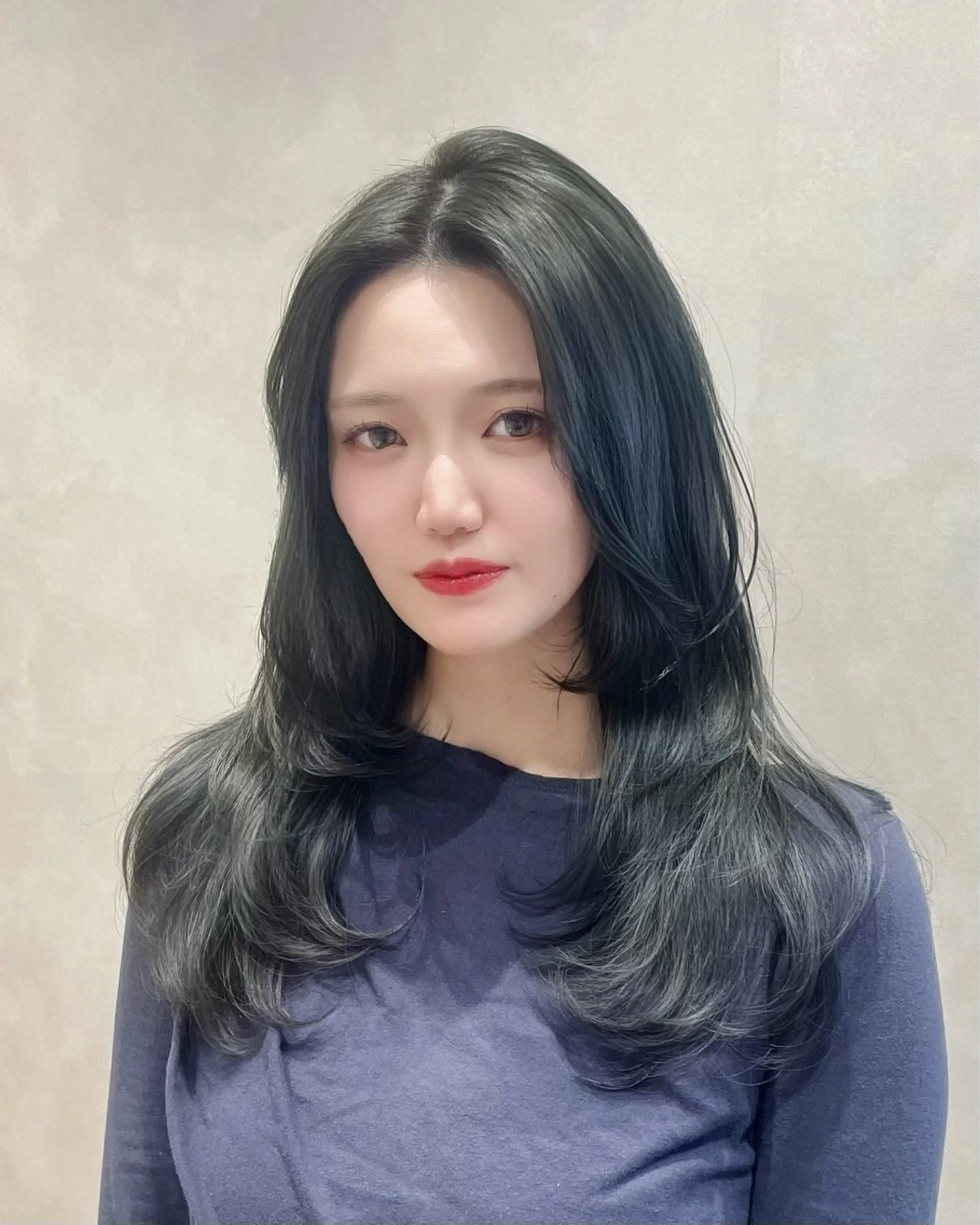 ロング カラー ケアカラー 透明感カラー オリーブグレー 韓国風ヘア レイヤーカット カット ヘアカラー トリートメント MIRAC所属・Ryoichi⛓️ 韓国ヘア/ハイトーンのヘアスタイル