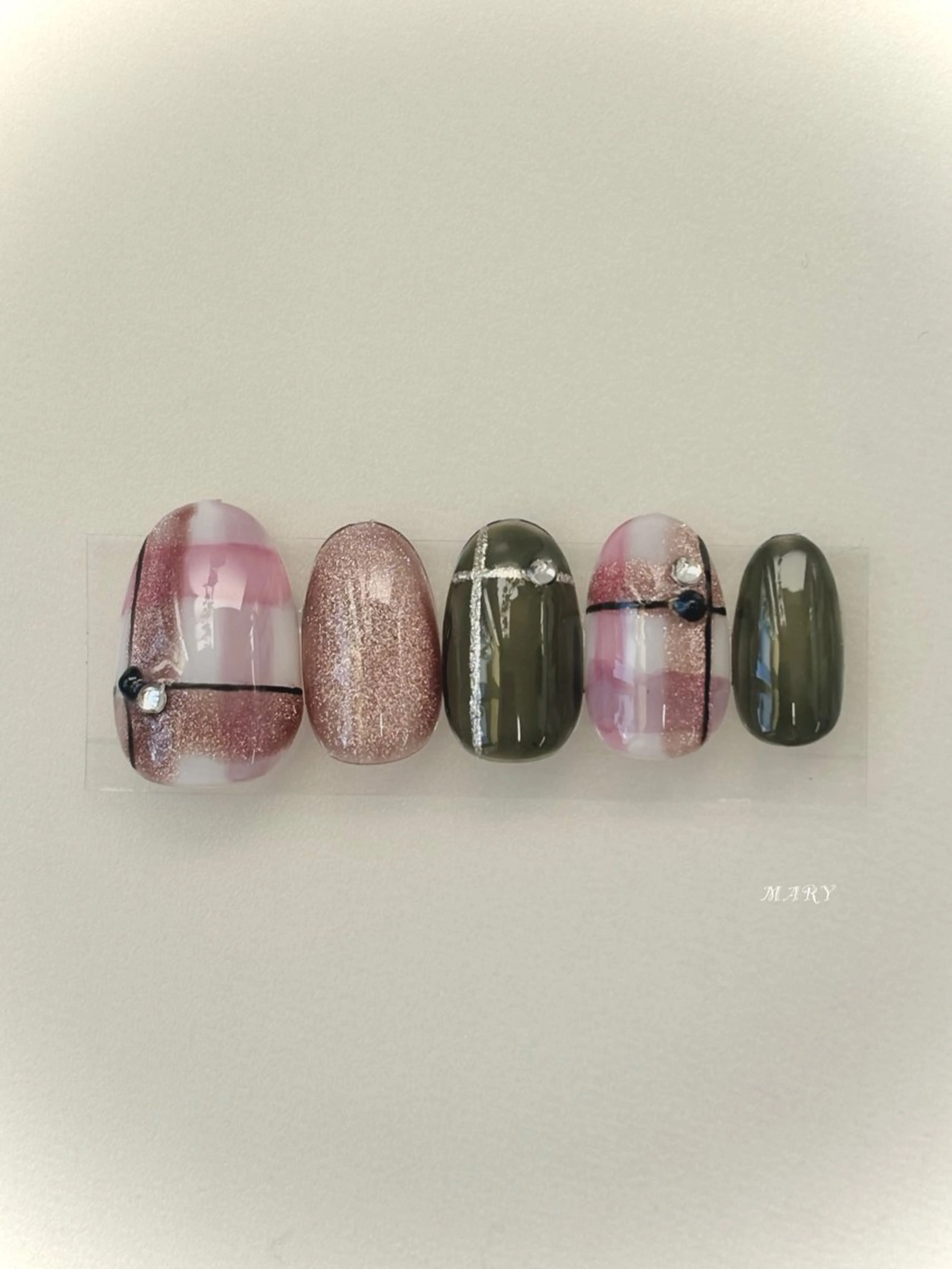ネイル ニュアンスネイル 冬ネイル クリスマス ハンドネイル Mary nail .narumiのネイルデザイン