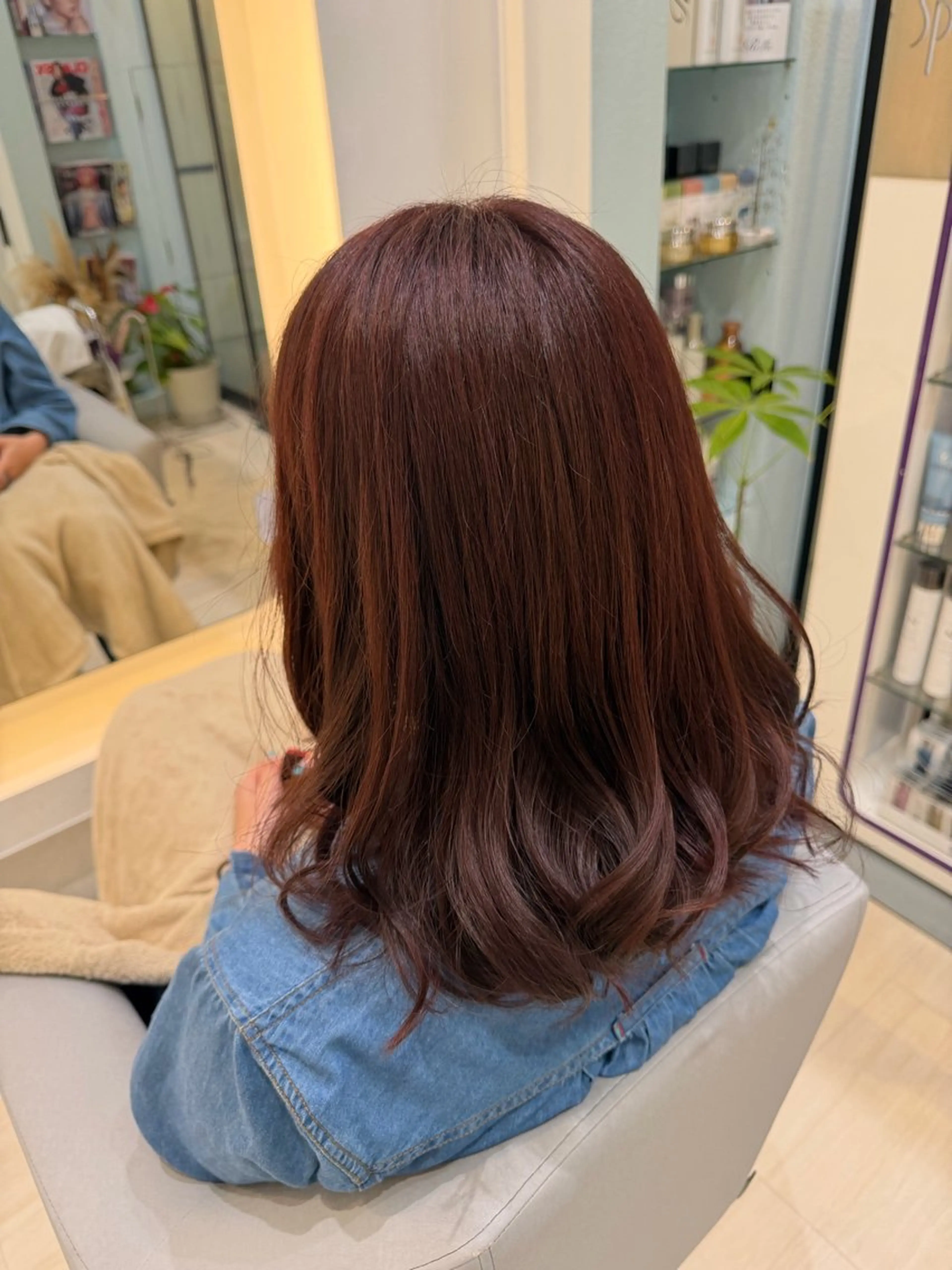 ミディアム カラー パーマ カット ヘアカラー トリートメント 堀井 凌平のヘアスタイル