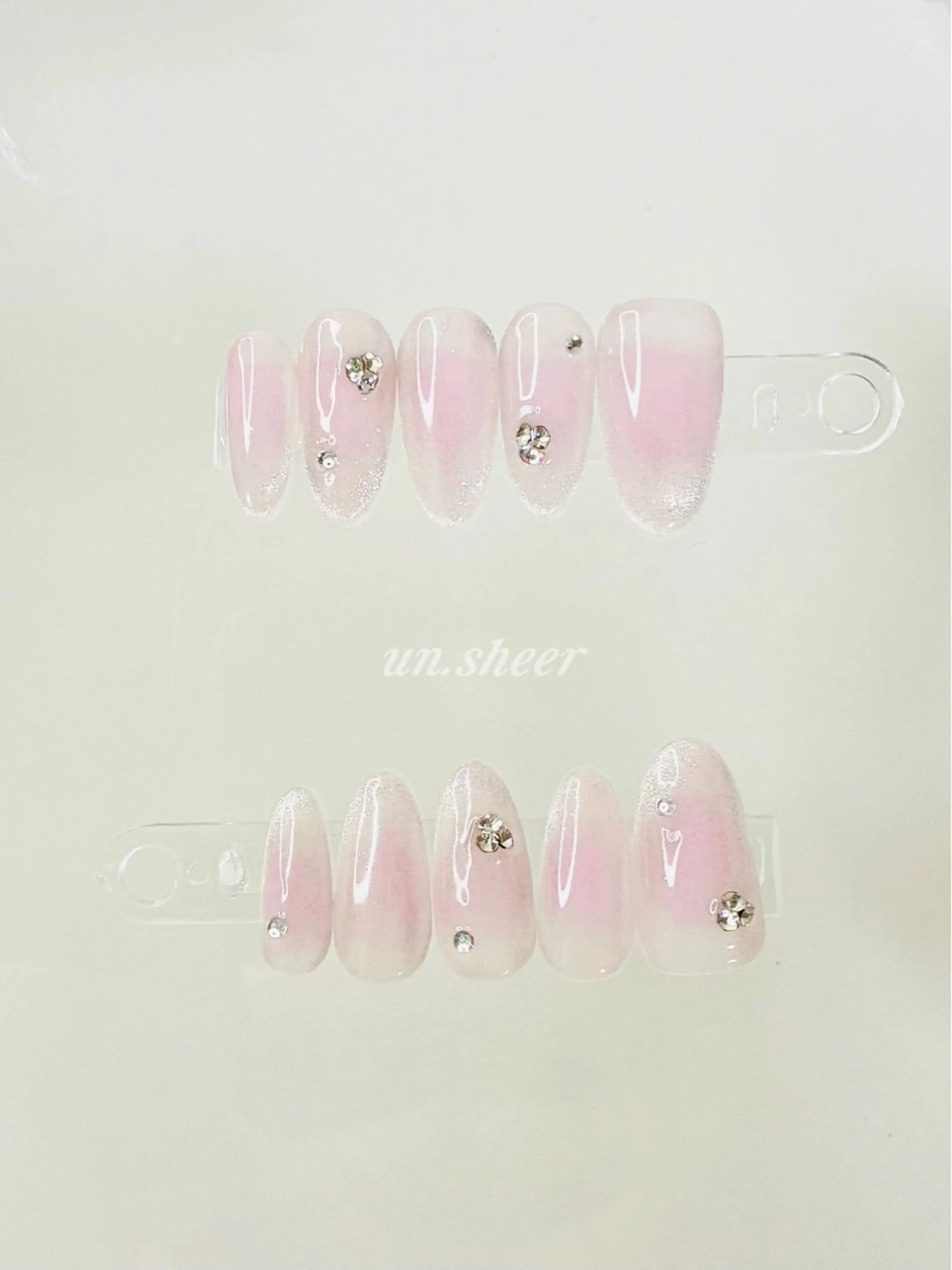 ネイル ラメ(グリッター) ピンク シンプルネイル ストーンネイル ブライダルネイル ハンドネイル nu.sheer honoのネイルデザイン