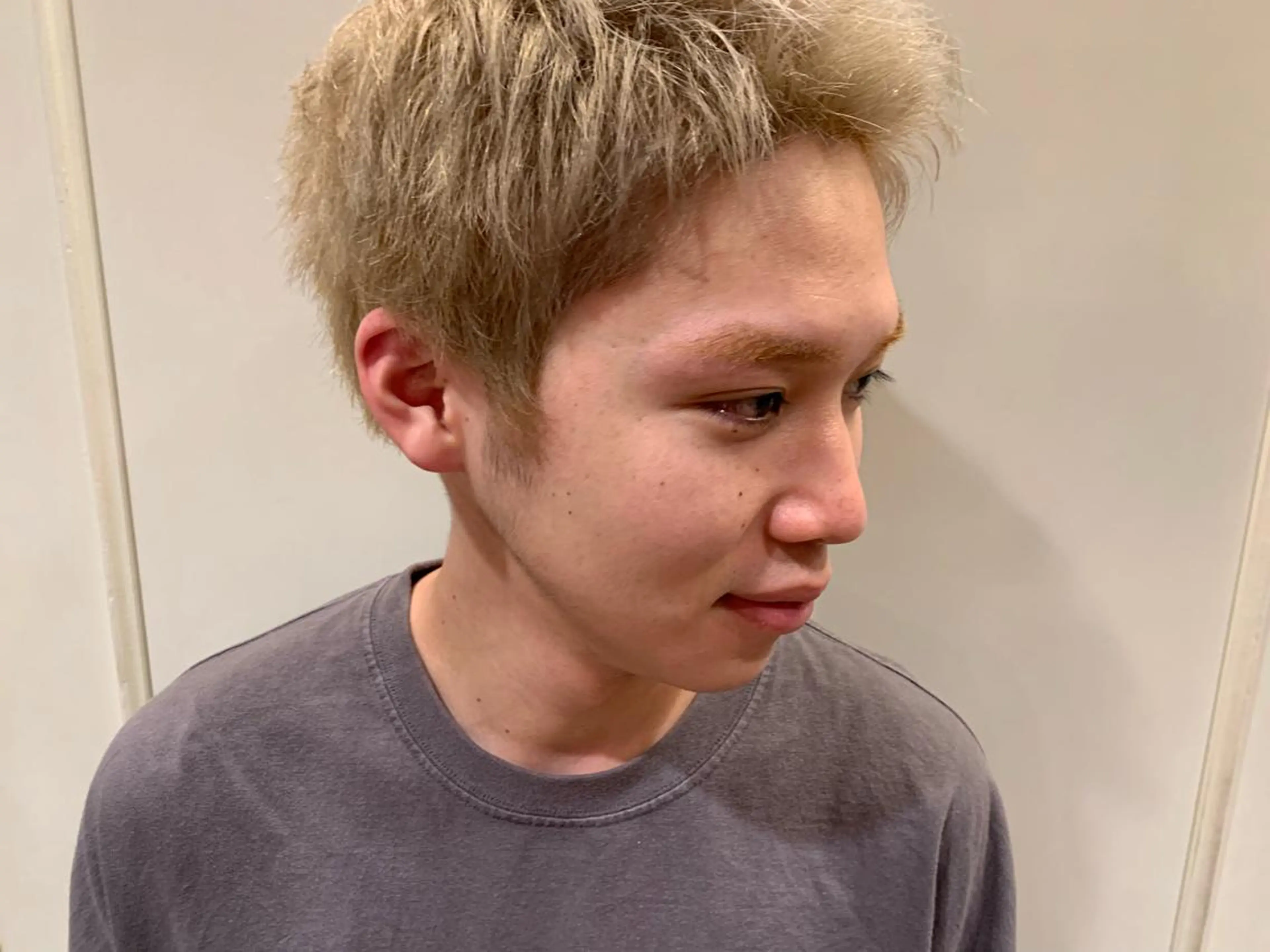 ショート カラー メンズ ヘアカラー la fith所属・rico_by ヘアとアイブロウの眉毛・アイブロウイメージ