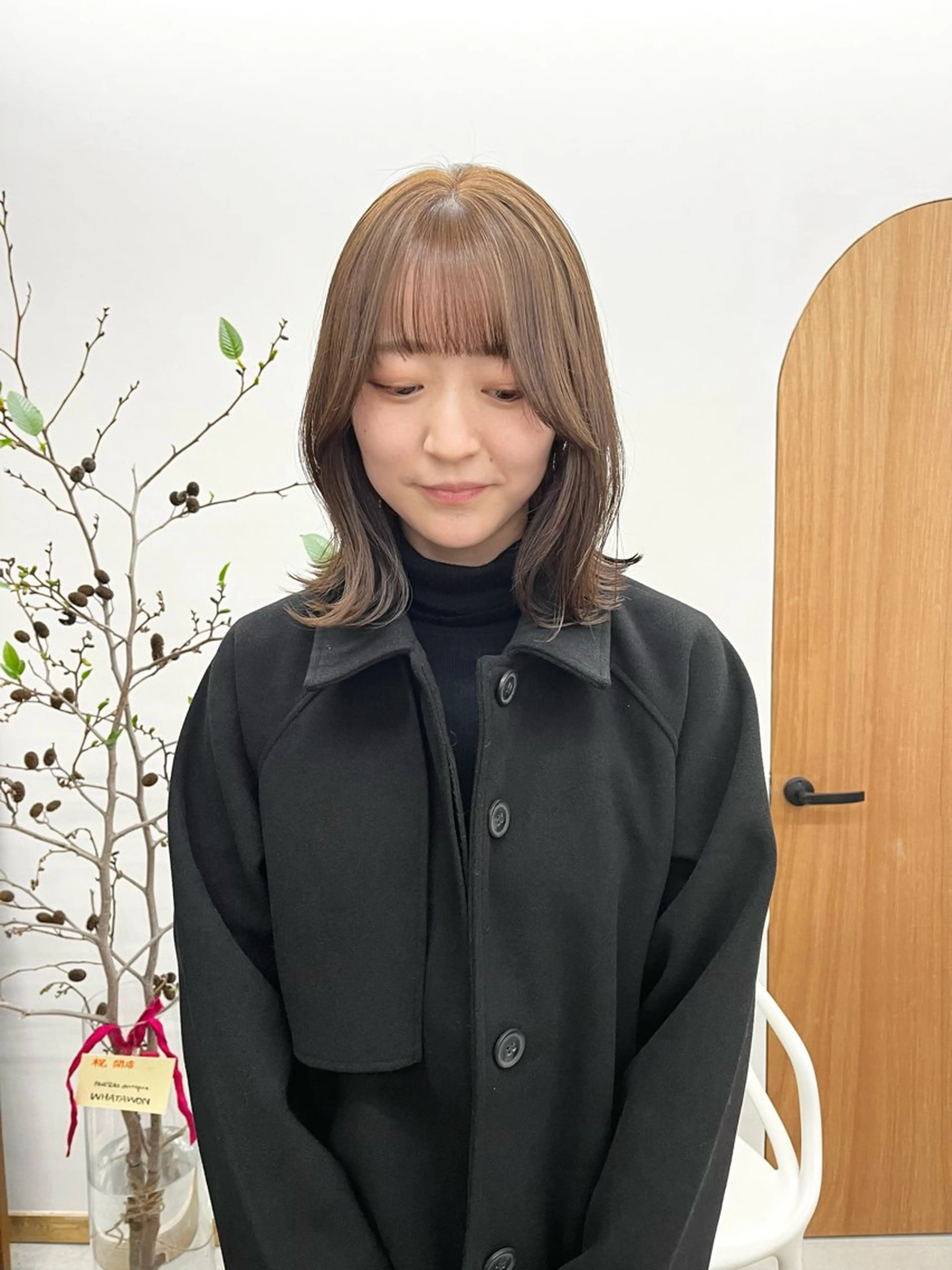 ミディアム カラー ヘアアレンジ ブリーチ ダブルカラー ブリーチなしカラー くびれヘア サイドバング ena/ブリーチなし 透明感・レイヤー🎀のヘアスタイル