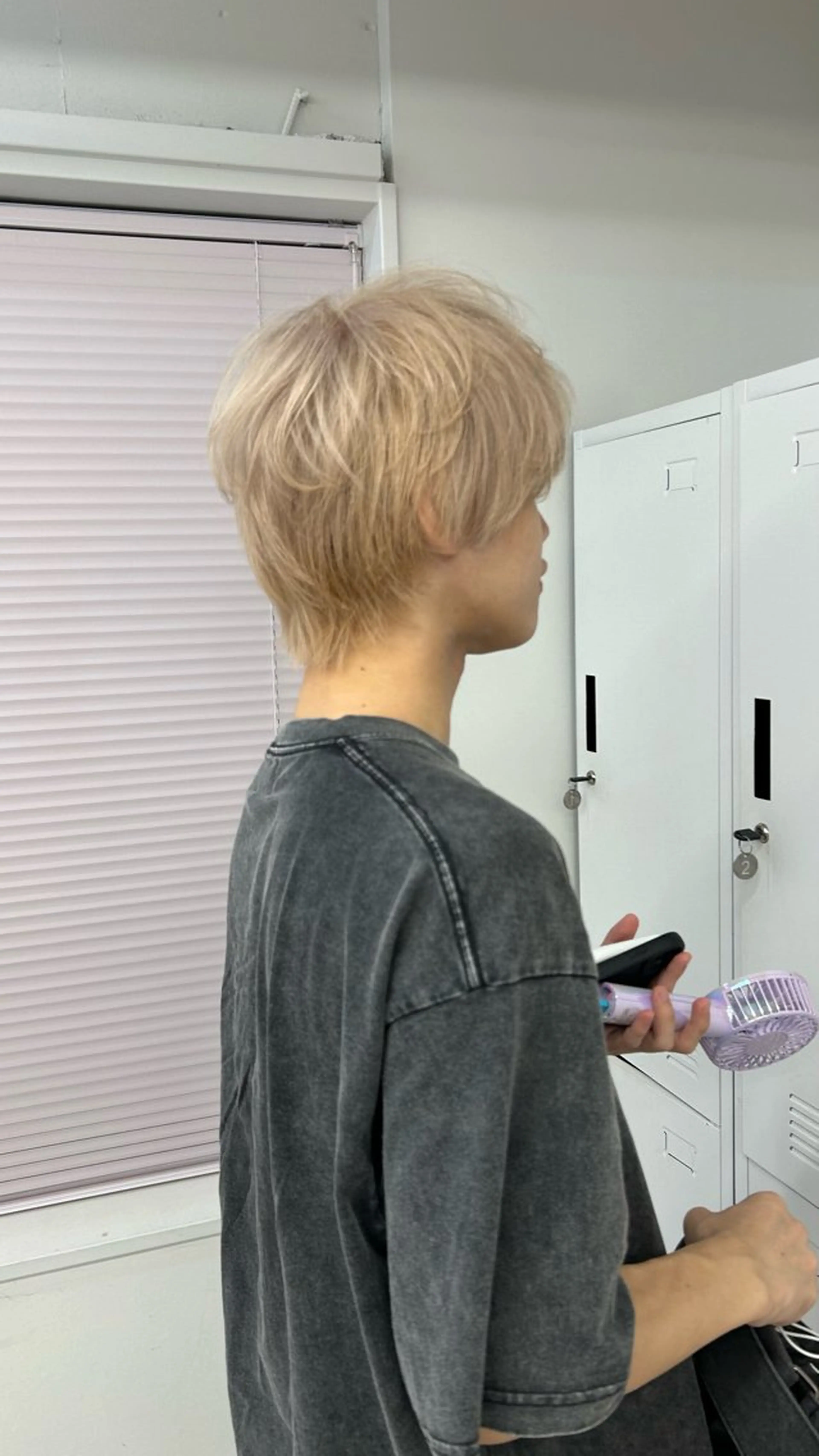 ショート カラー メンズ メンズブリーチ メンズハイトーン メンズインナーカラー メンズ韓国風 アッシュ 💍透明感 💖艶ミルクティーのヘアスタイル