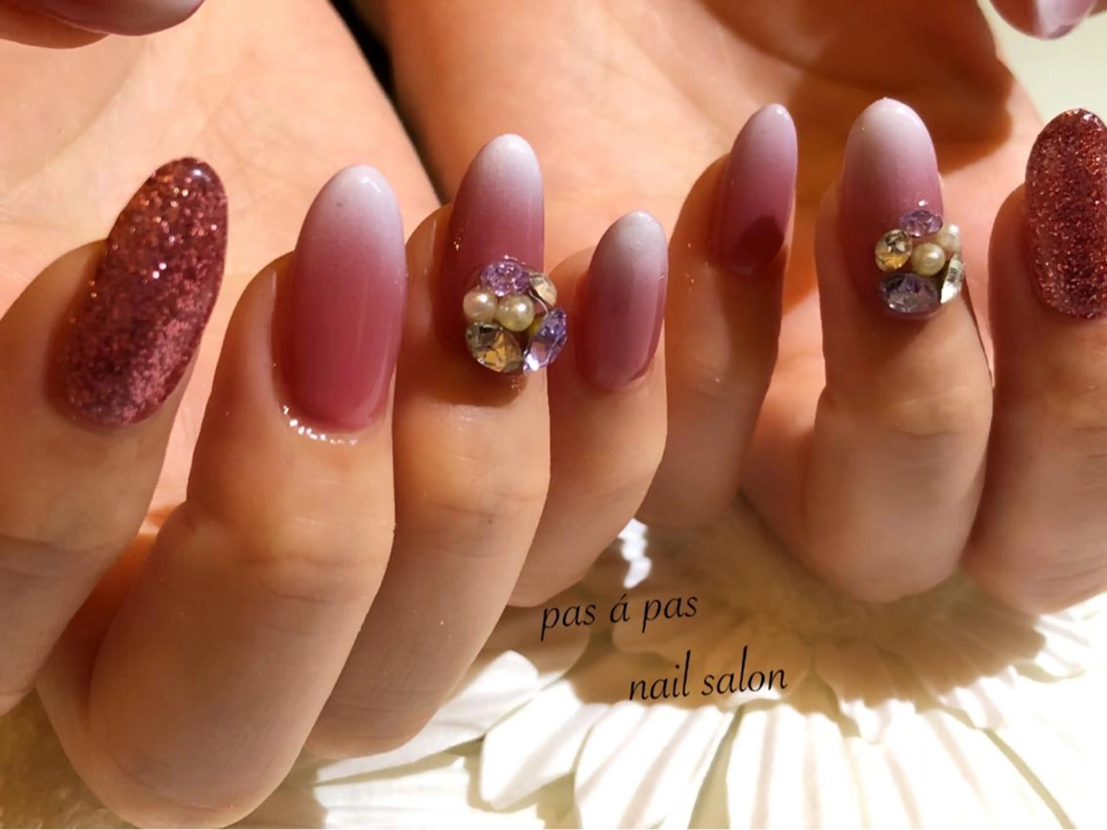 ネイル Yakko pas á pasのネイルデザイン