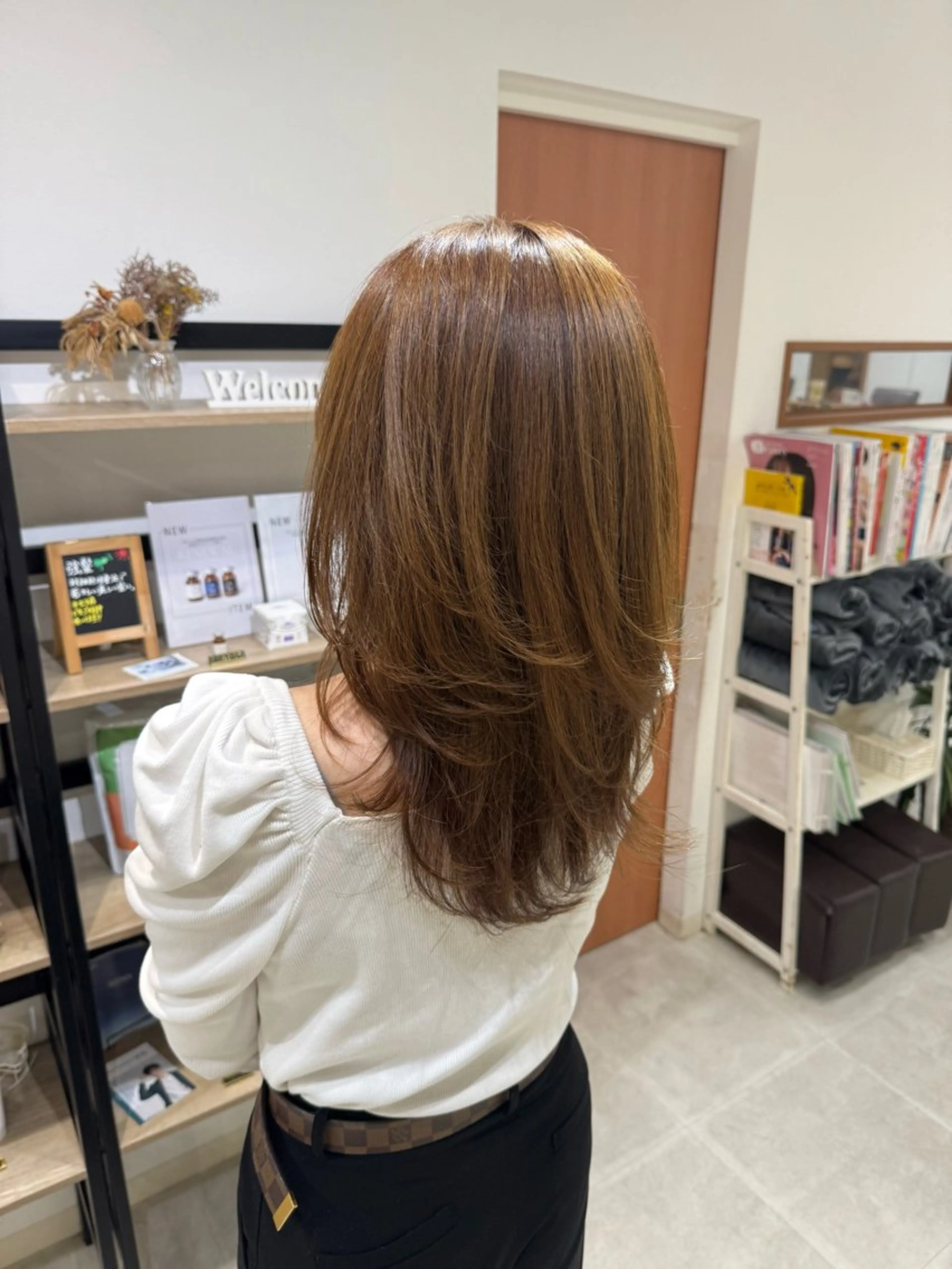 セミロング カラー カット ヘアカラー 島 歩那のヘアスタイル